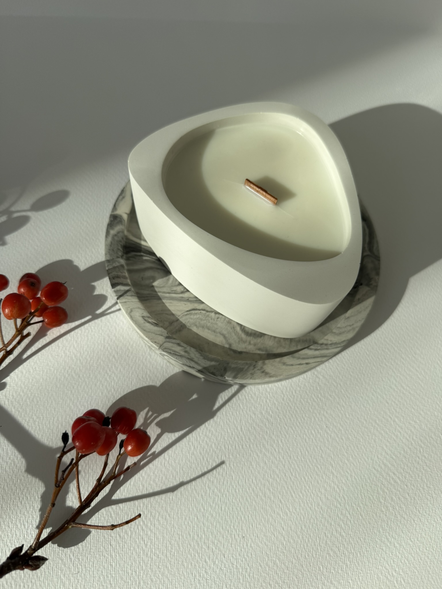 Kvapni žvakė balta Lašas su margu padėkliuku