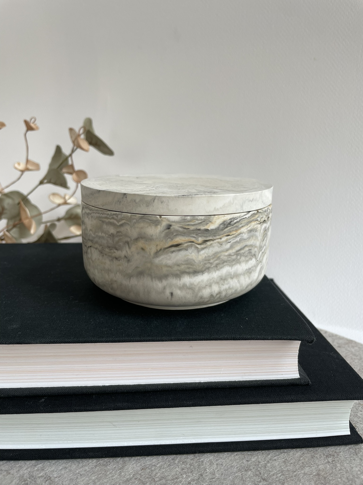 Kvapni žvakė rusvai pilka