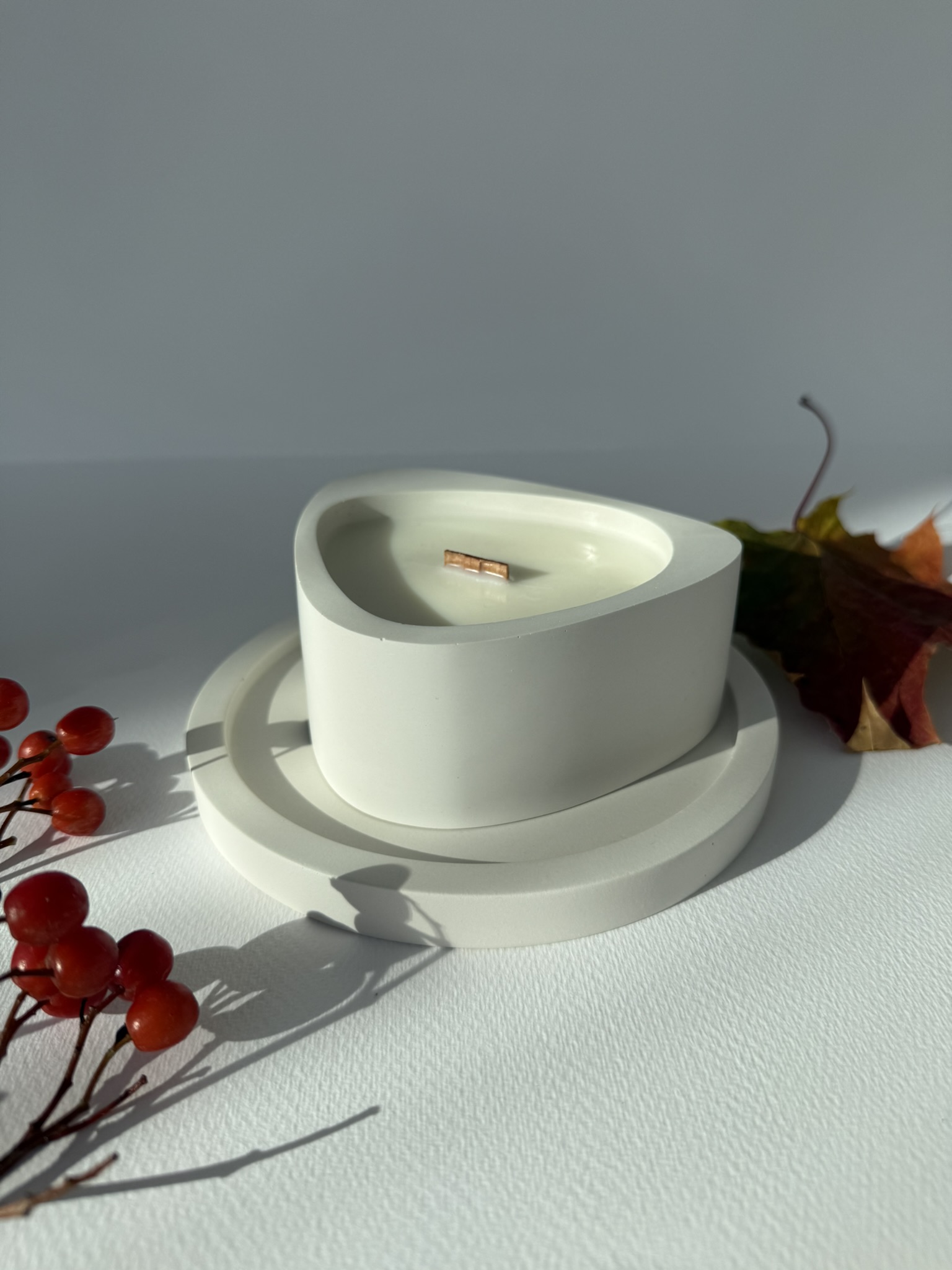 Kvapni žvakė balta Lašas su baltu padėkliuku