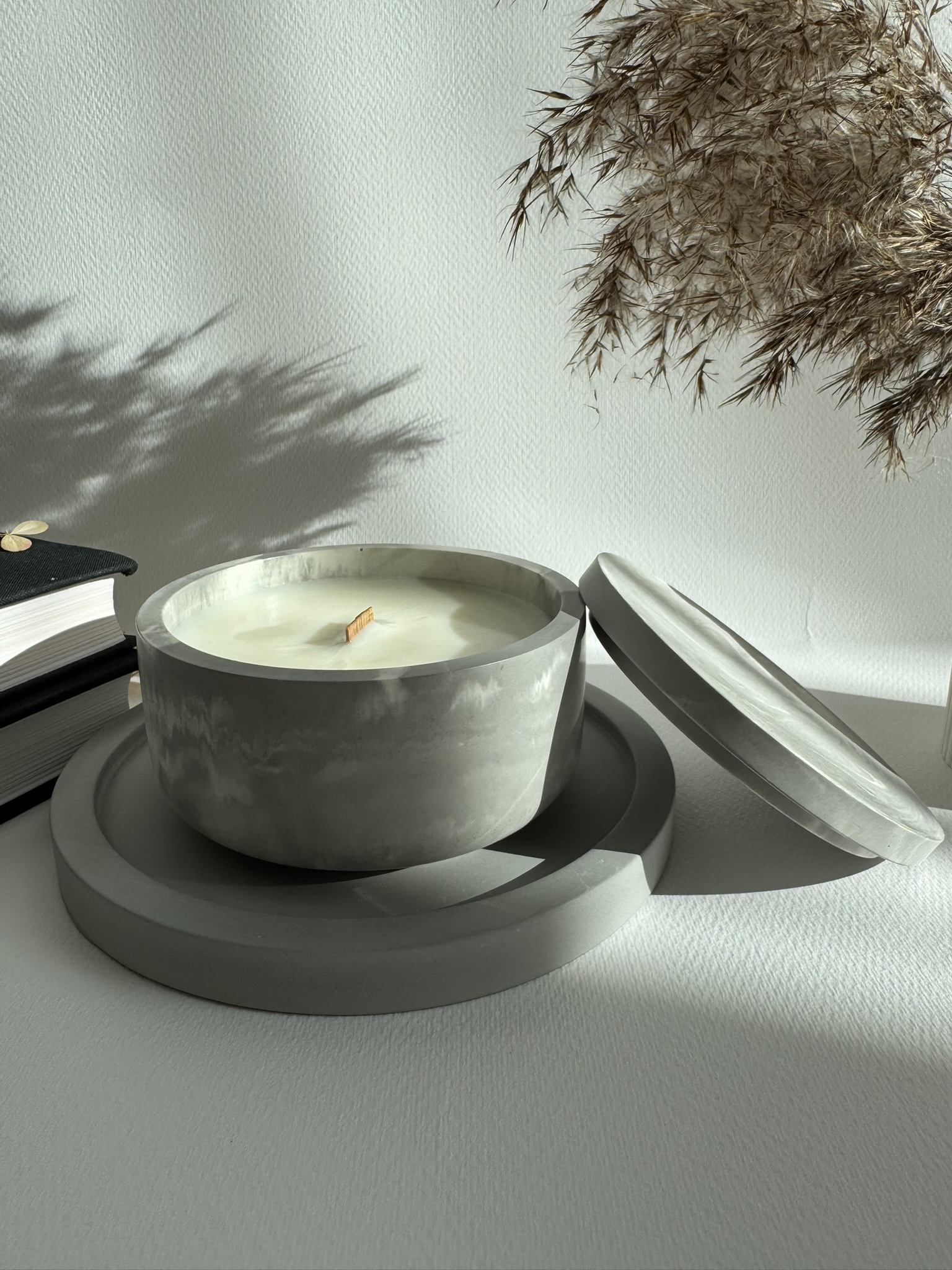 Kvapni žvakė pilkų raštų su padėkliuku