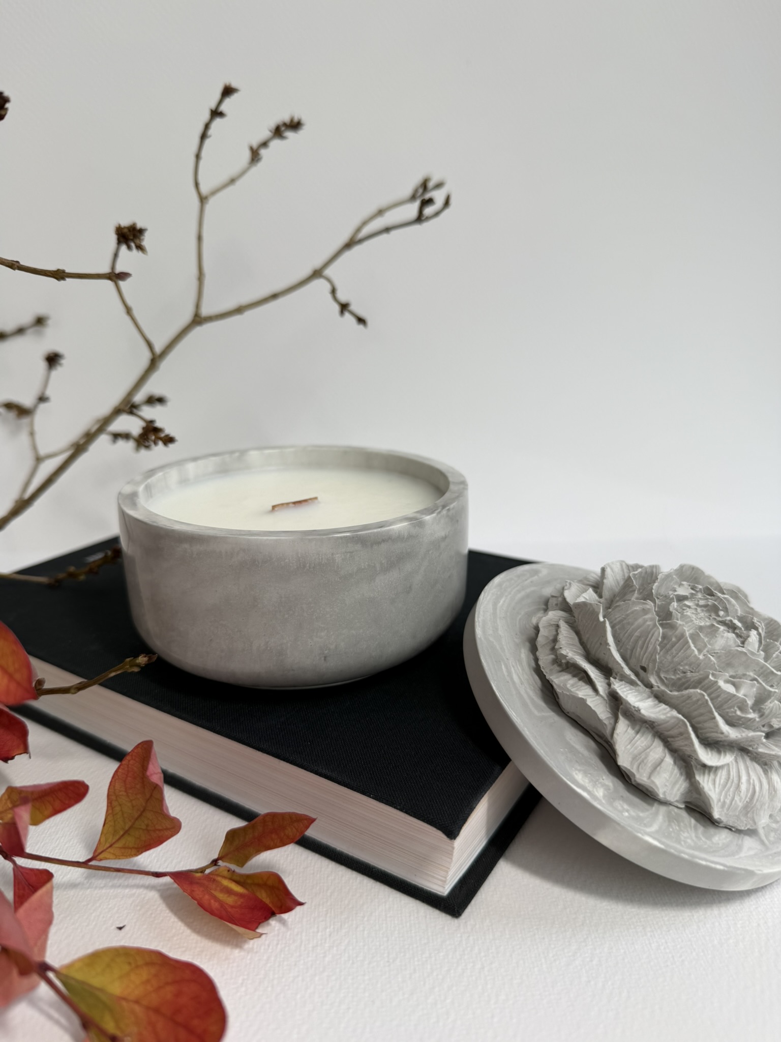 Kvapni žvakė pilkai marga su bijūno žiedu