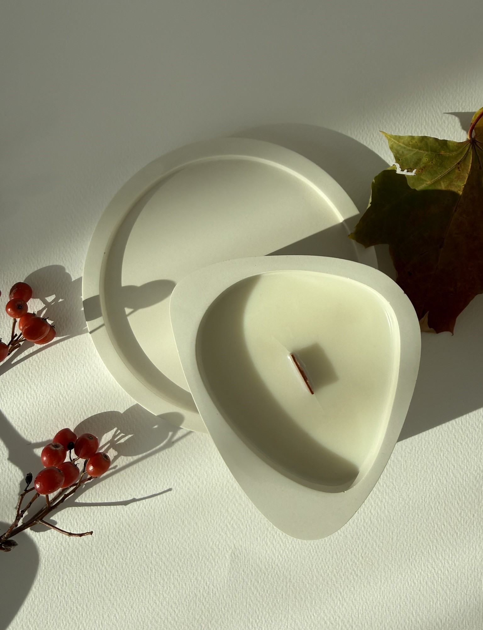 Kvapni žvakė balta Lašas su baltu padėkliuku