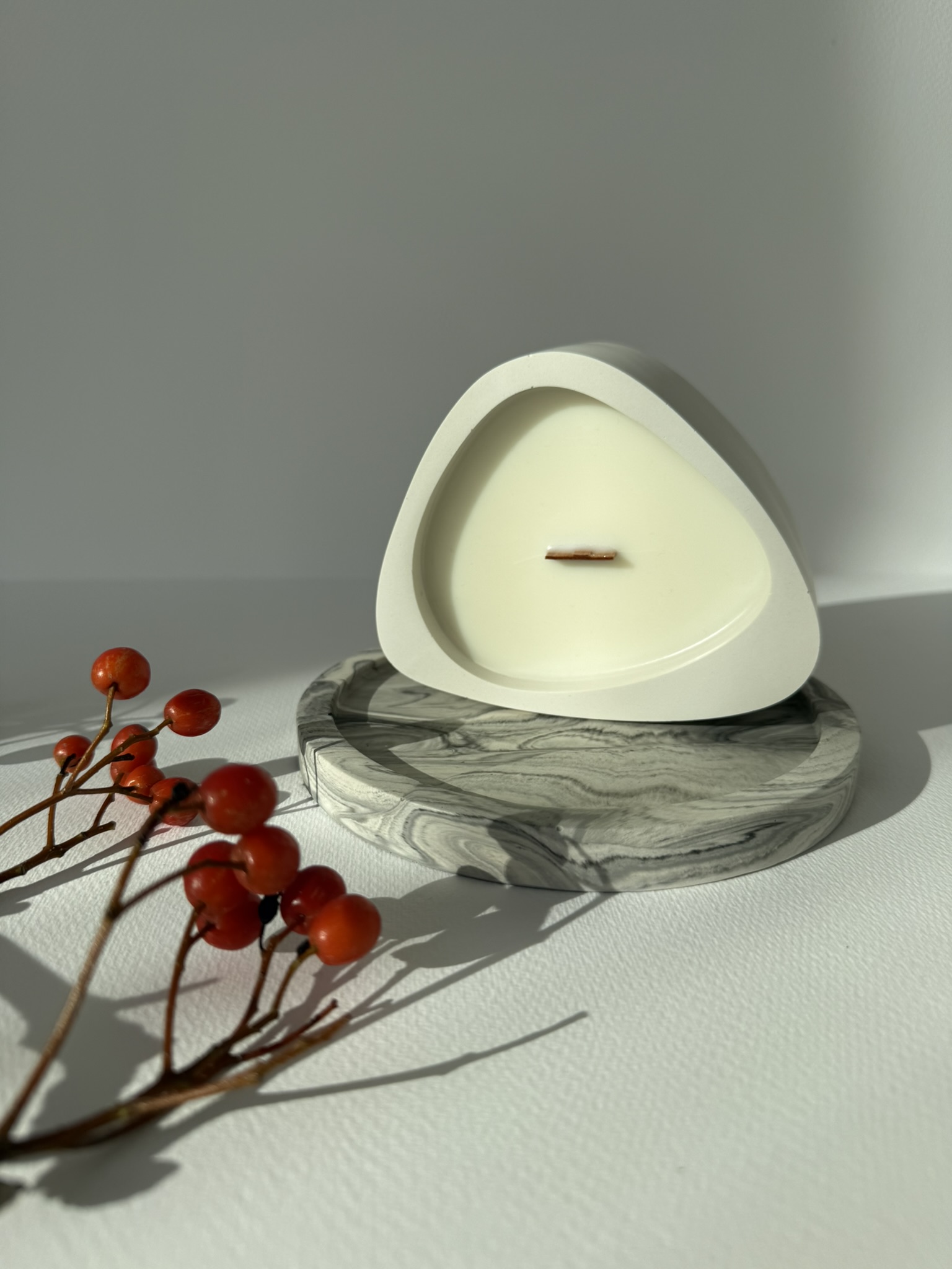 Kvapni žvakė balta Lašas su margu padėkliuku