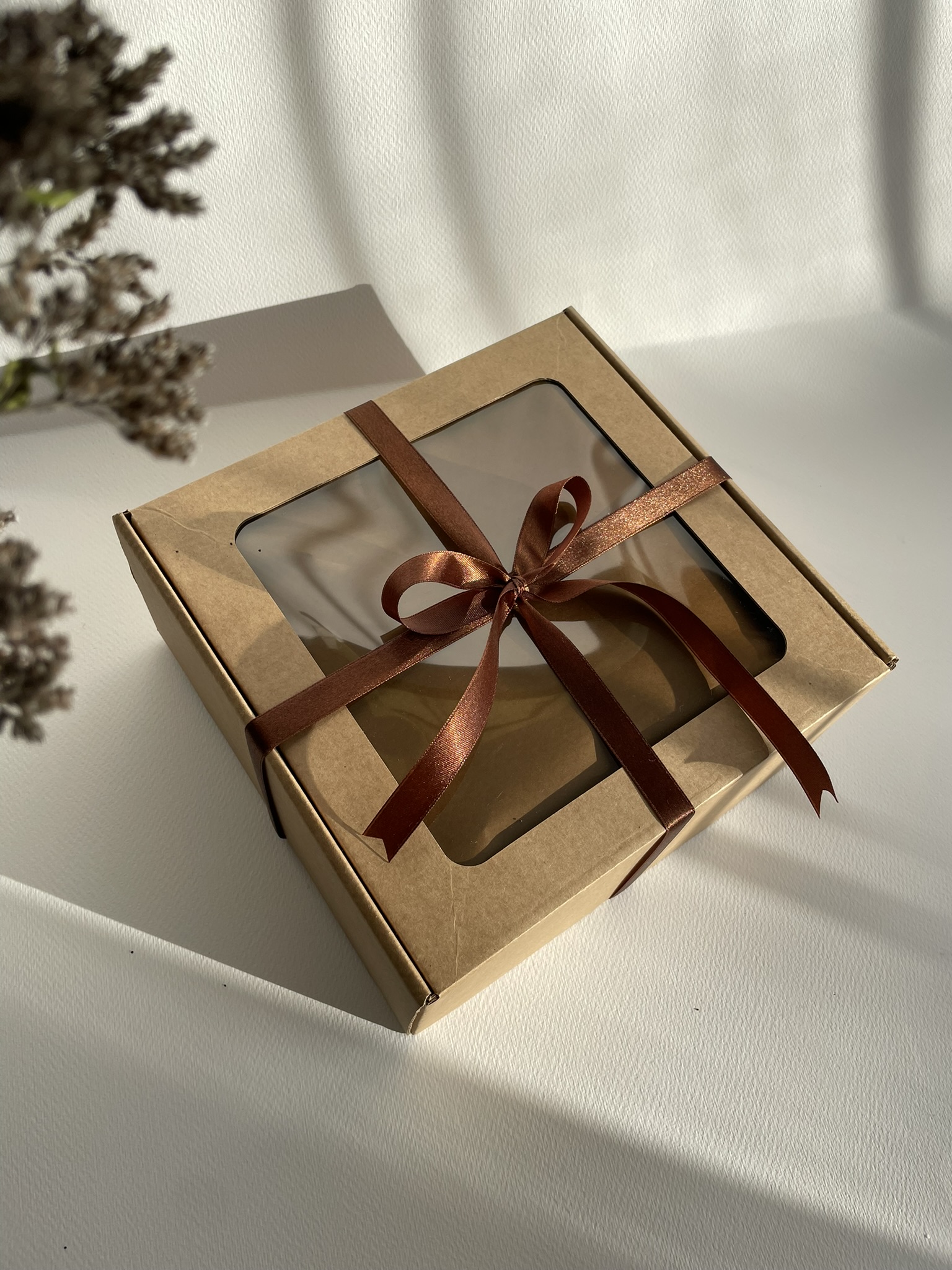 Kvapni žvakė marga Lašas su baltu padėkliuku