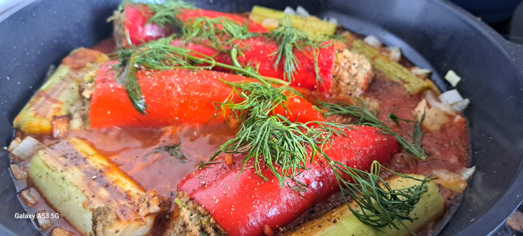 Gefüllte Paprika mit geschmortem Porree