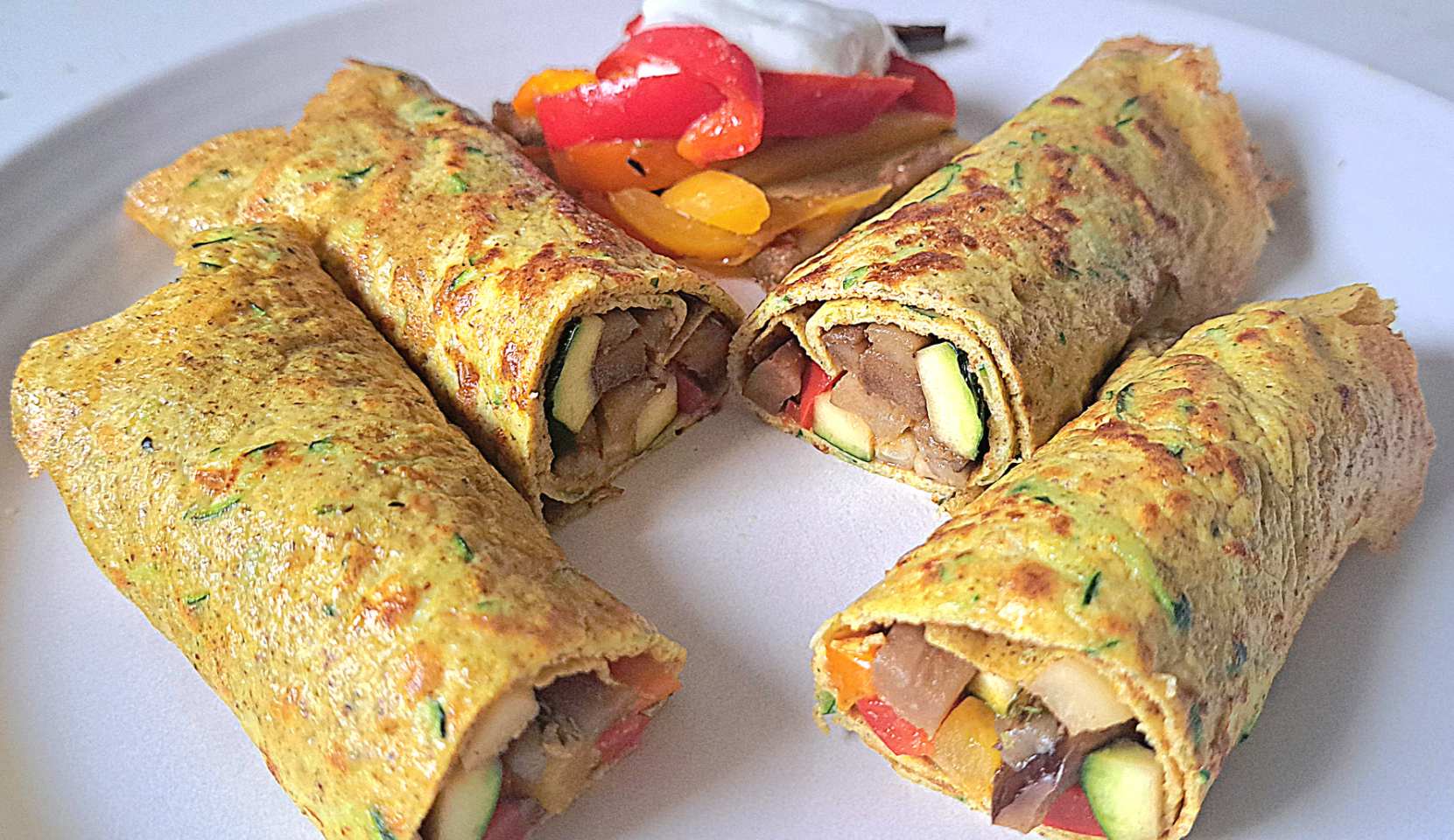 Omelette-Wraps mit Gemüsestreifen