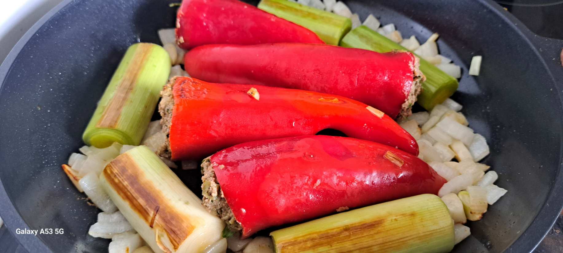 Gefüllte Paprika mit geschmortem Porree