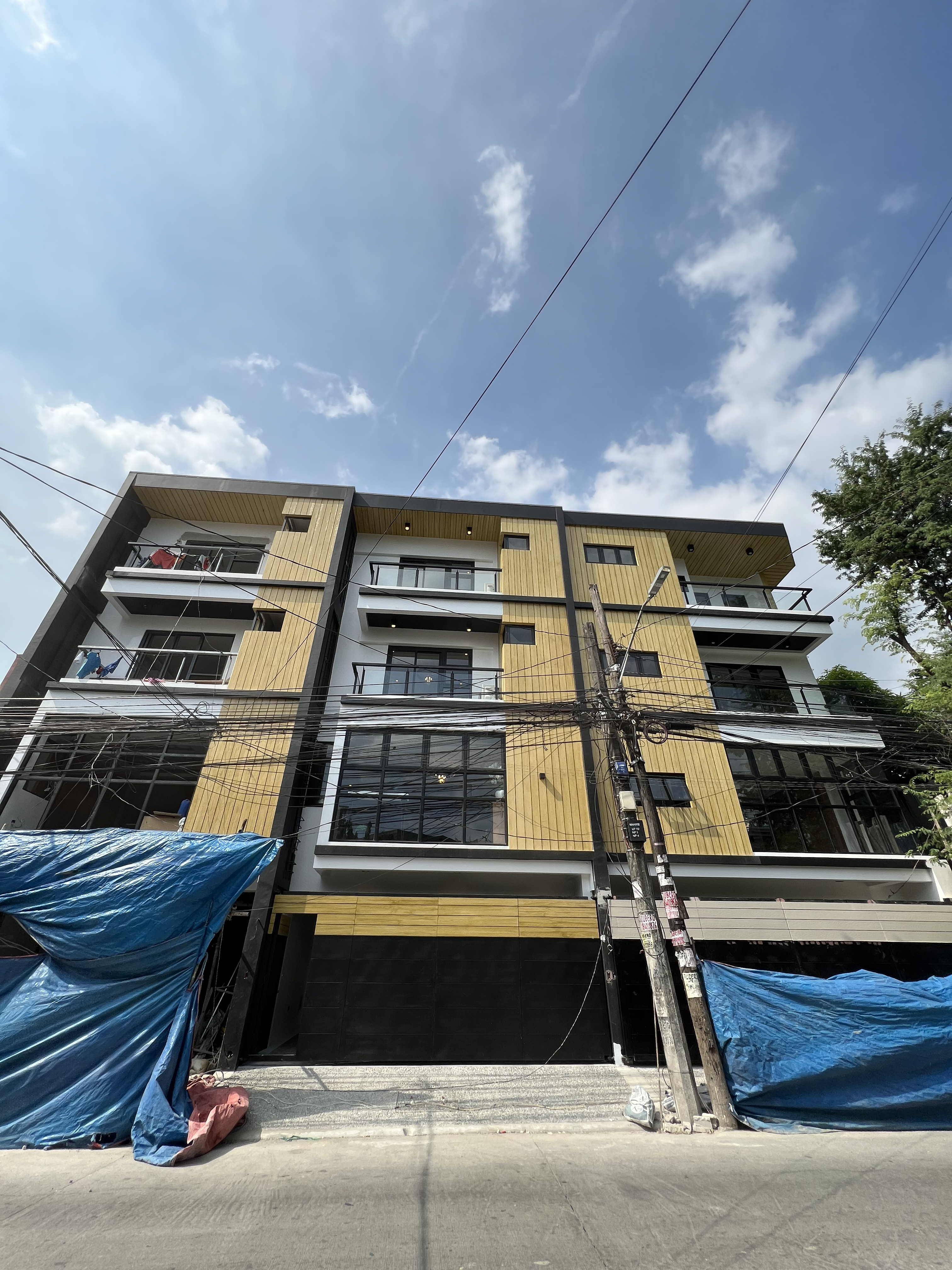 M2301 READY FOR OCCUPANCY 4 STOREY TOWNHOUSE IN MANDALUYONG