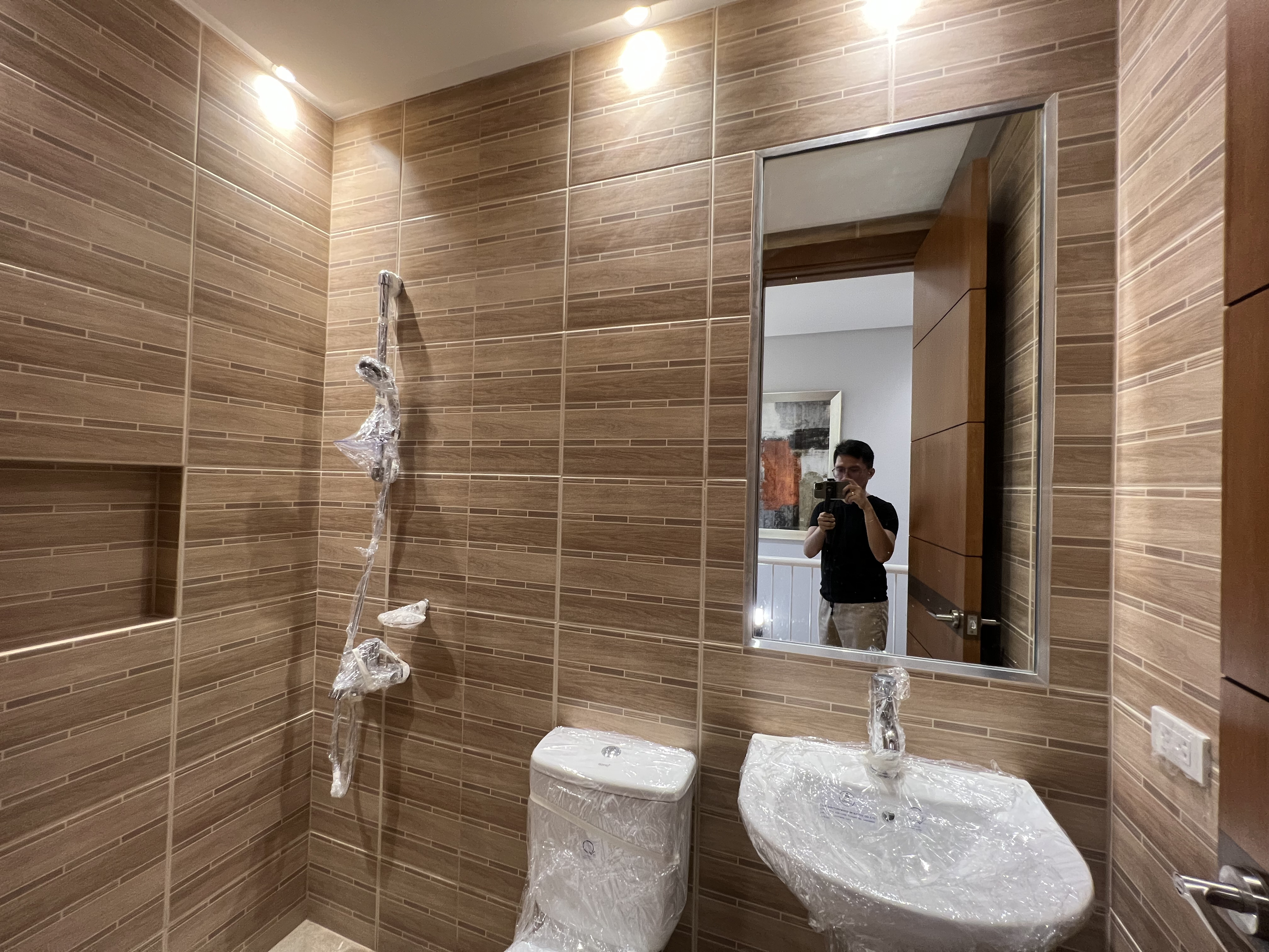 M2304: NEAR SM NORTH | MURANG READY FOR OCCUPANCY TOWNHOUSE IN EDSA MUNOZ