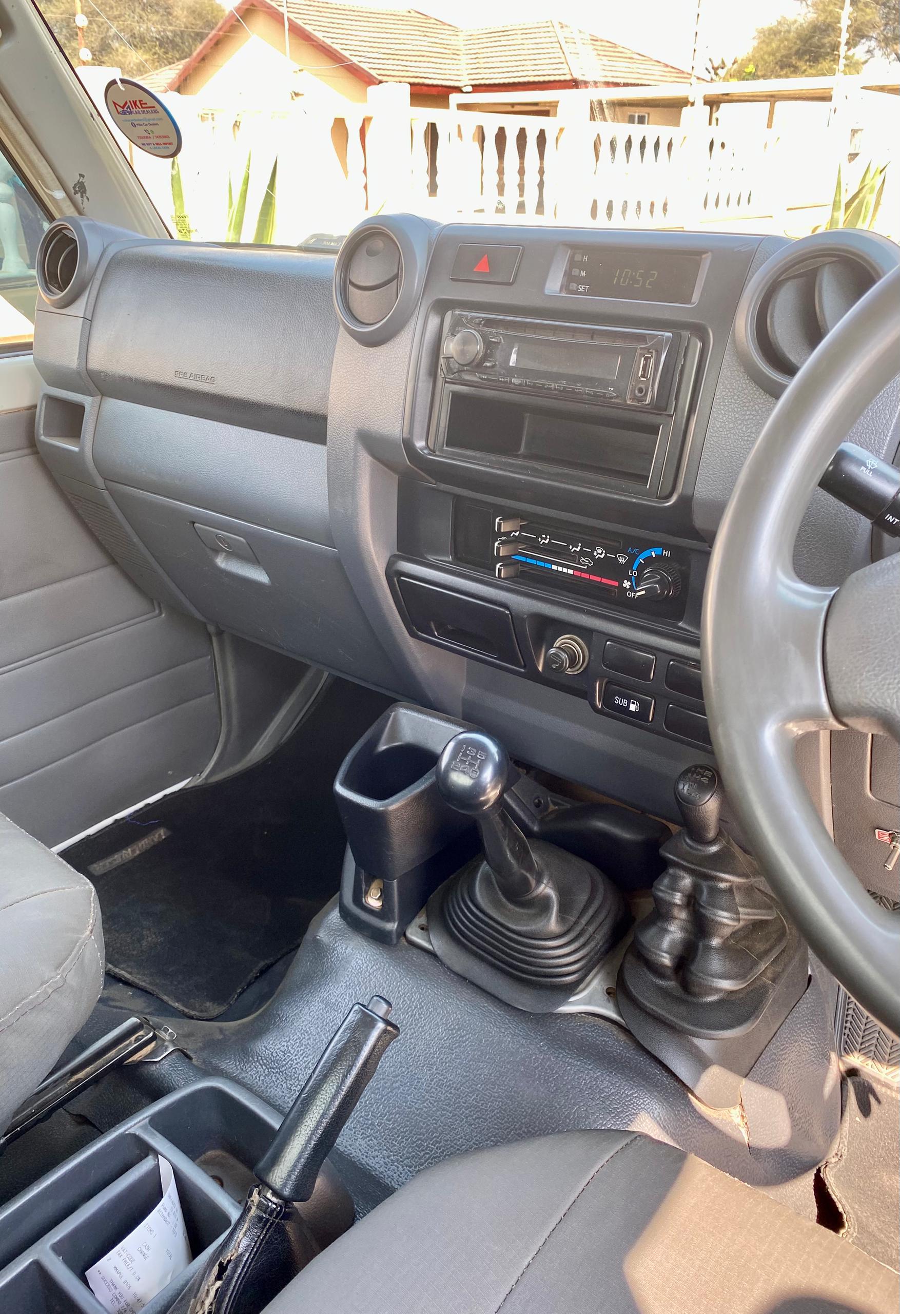 Toyota Land Cruiser Pickup 