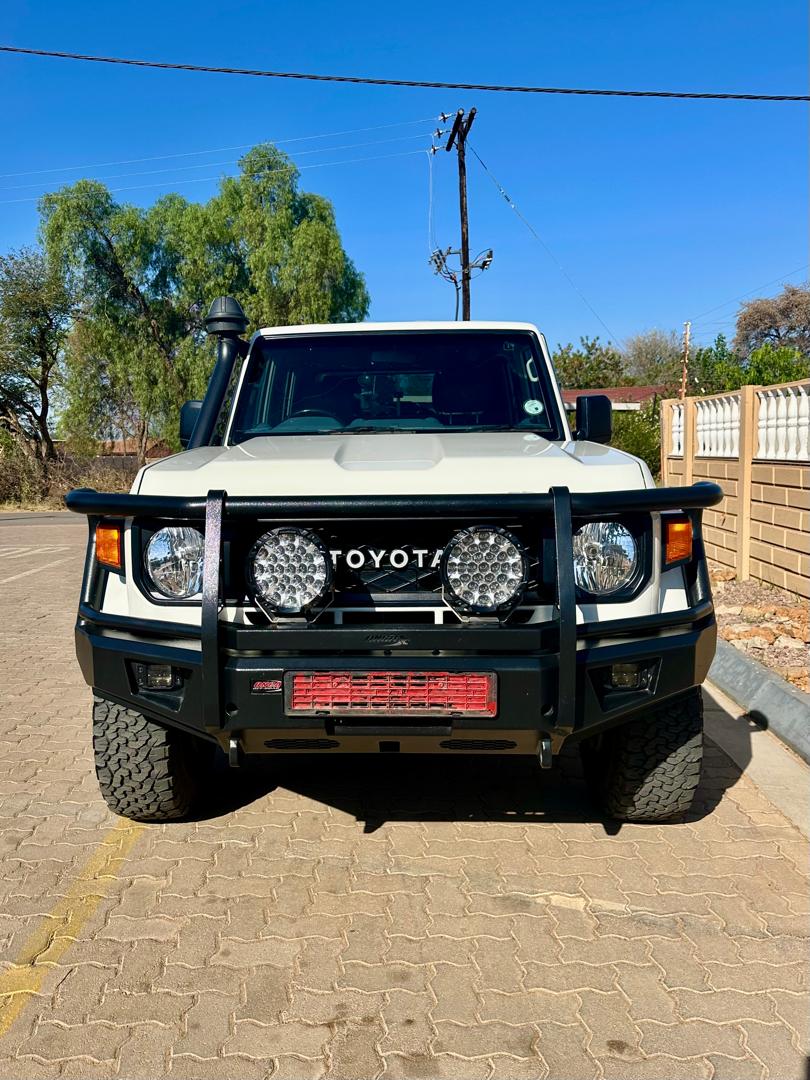 Toyota Land Cruiser 76 Series