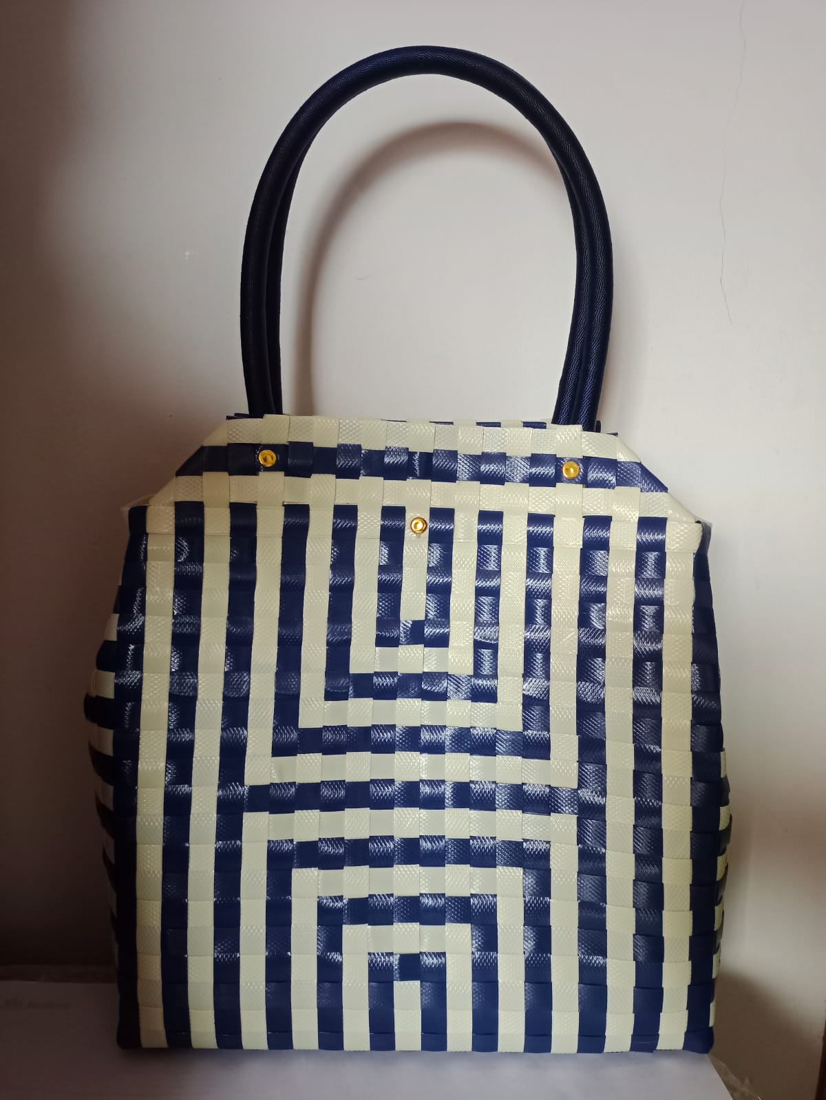 BOLSO TEJIDO EN AZUL Y BLANCO REF: CG-MAQ-05