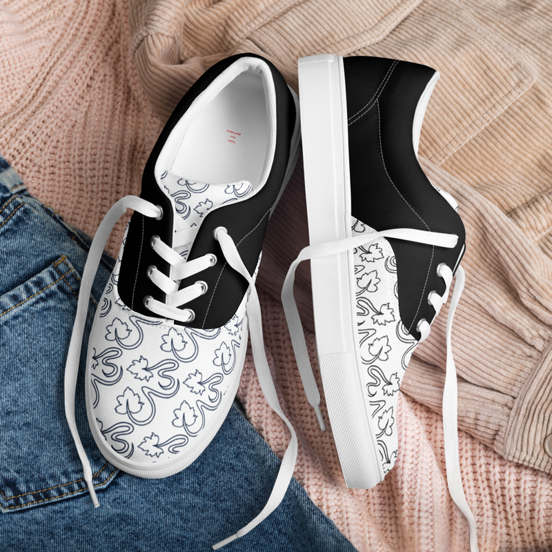 Women’s lace-up canvas shoes