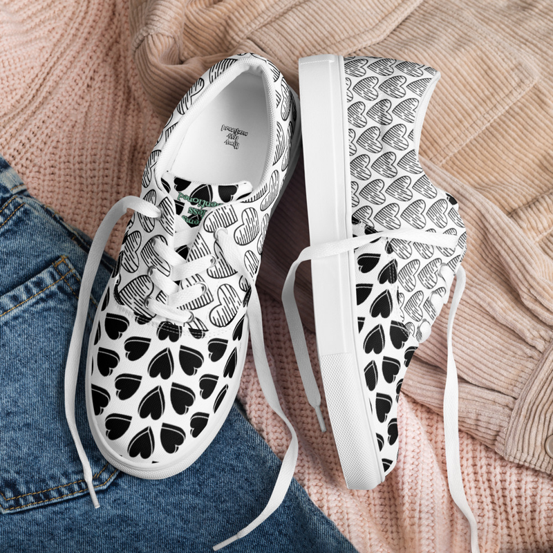 Women’s lace-up canvas shoes