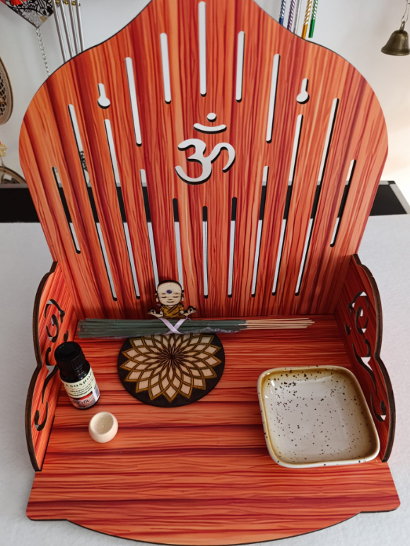 Holzaltar mit div. Zubehör