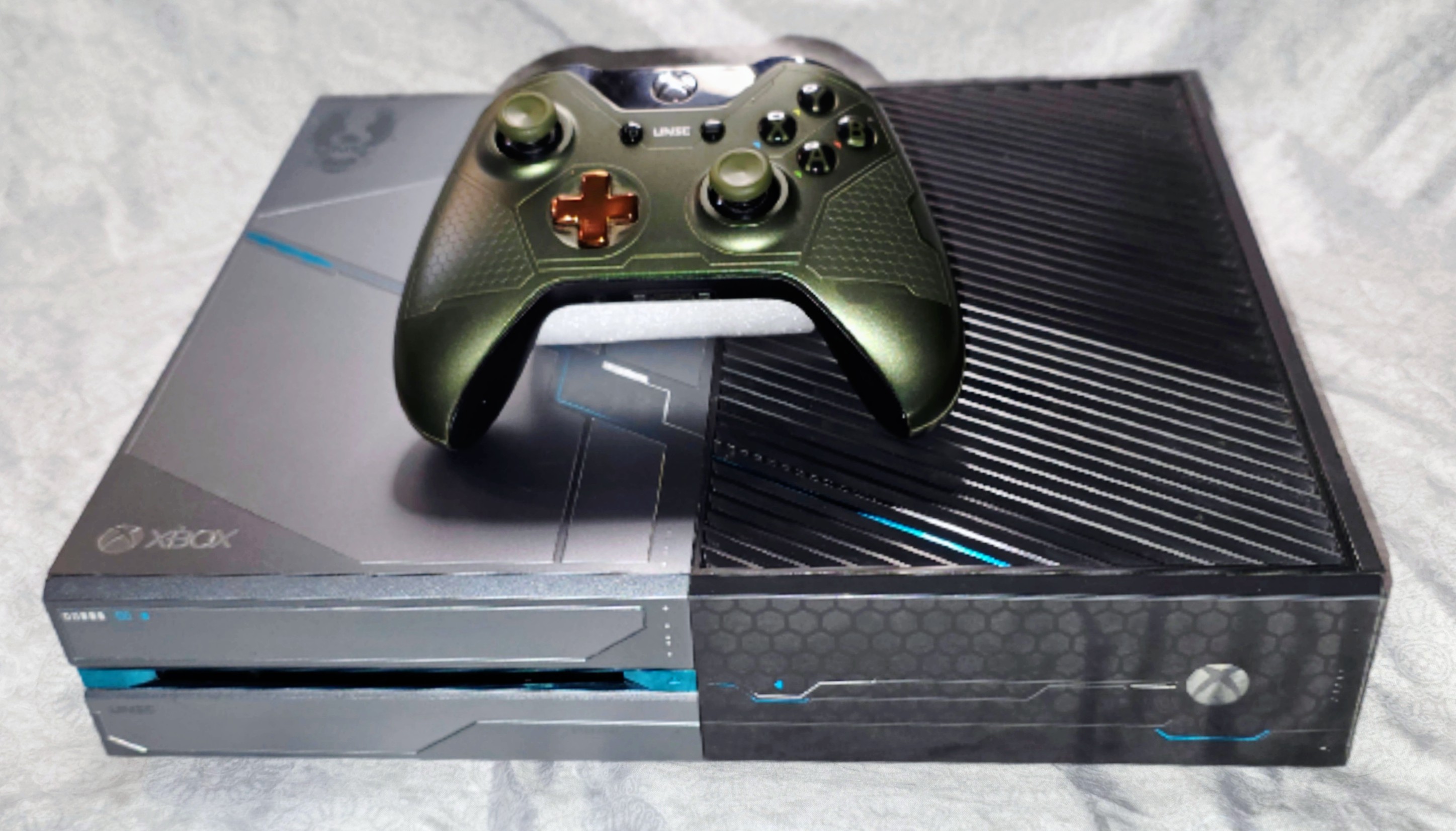 Halo 5 Xbox One w/ Limited Edition Master Chief Controller