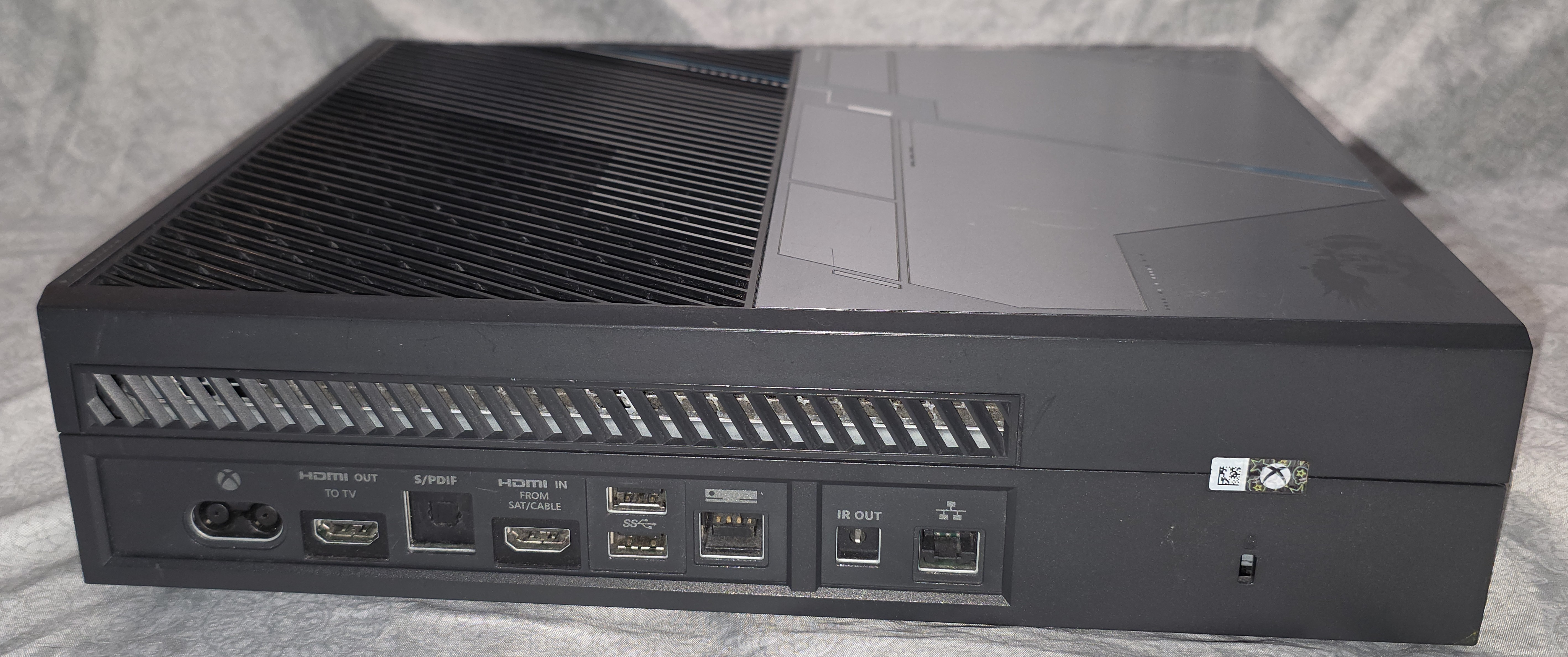 Halo 5 Xbox One w/ Limited Edition Master Chief Controller