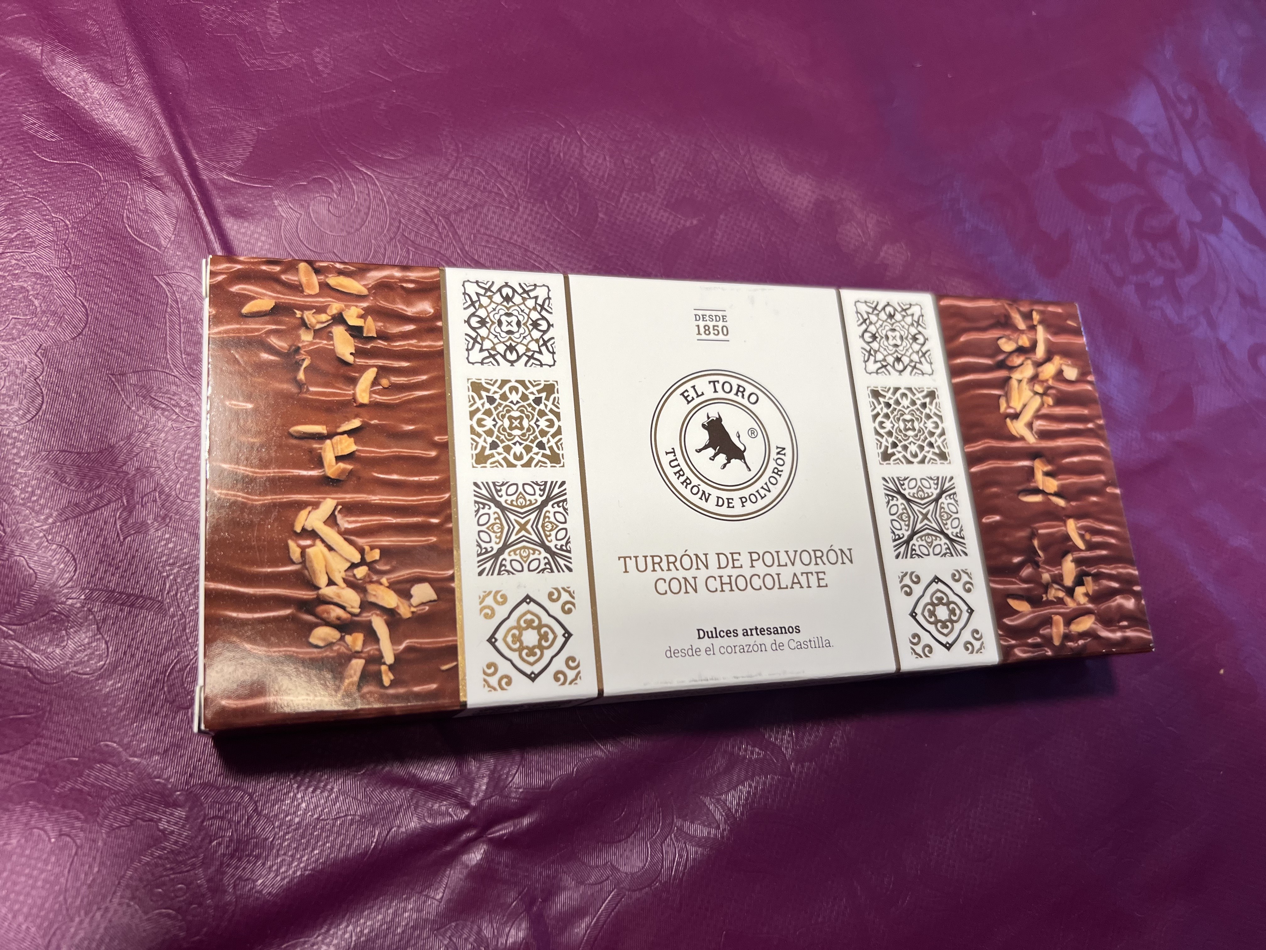 Turrón de polvorón con chocolate El Toro