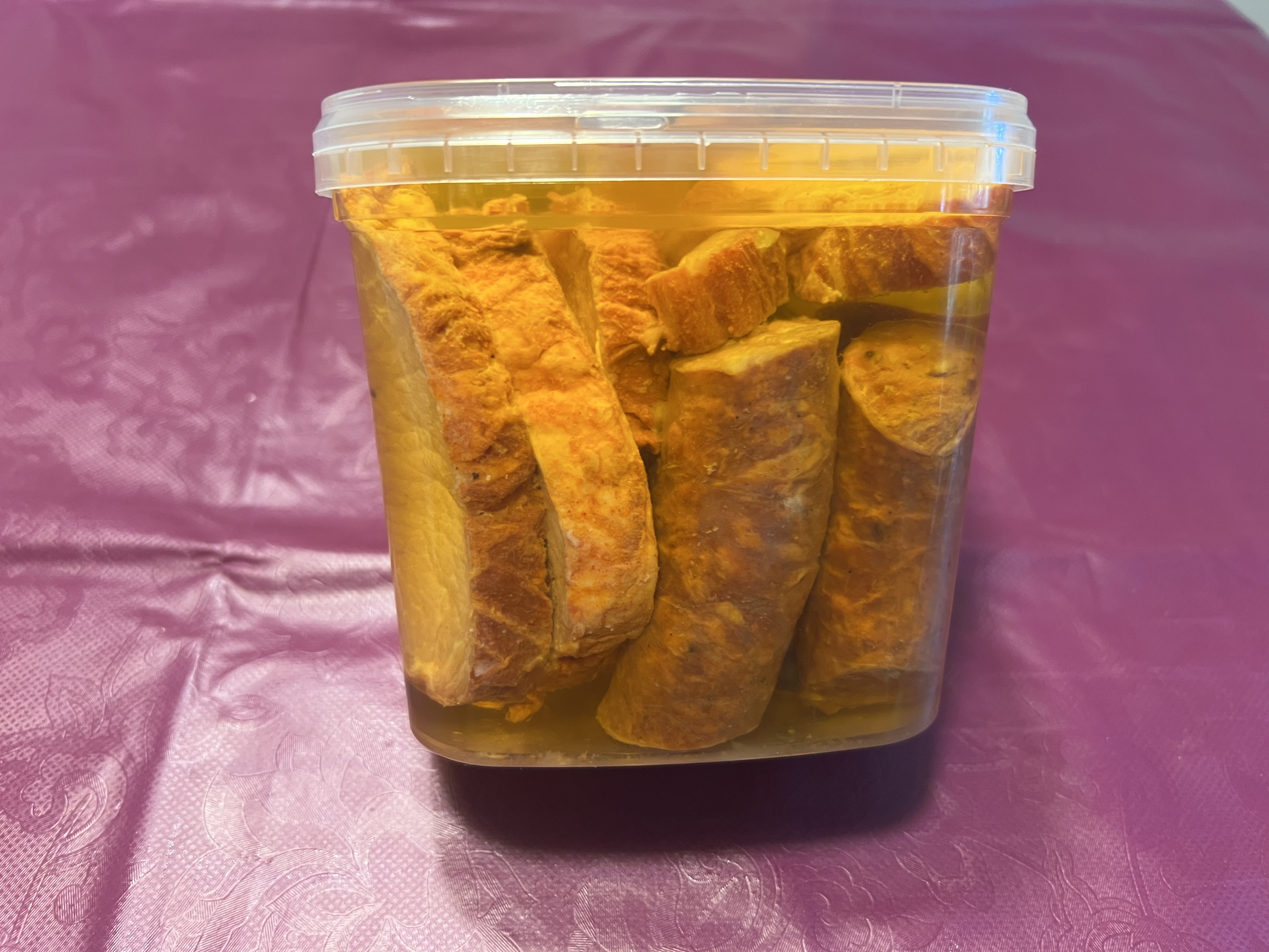 Chorizo y lomo en aceite