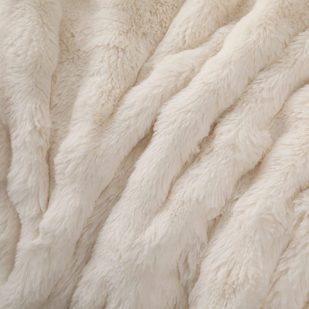 Loria Peluş Vizon Yatak Örtüsü Takımı