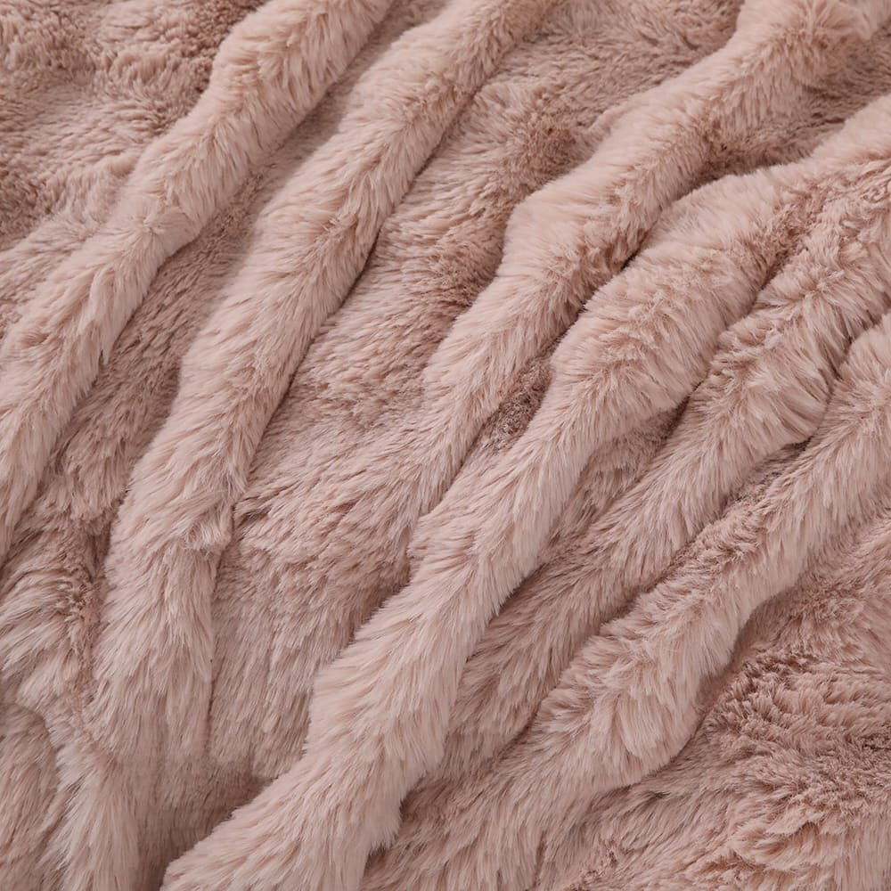 Loria Peluş Pudra Yatak Örtüsü Takımı