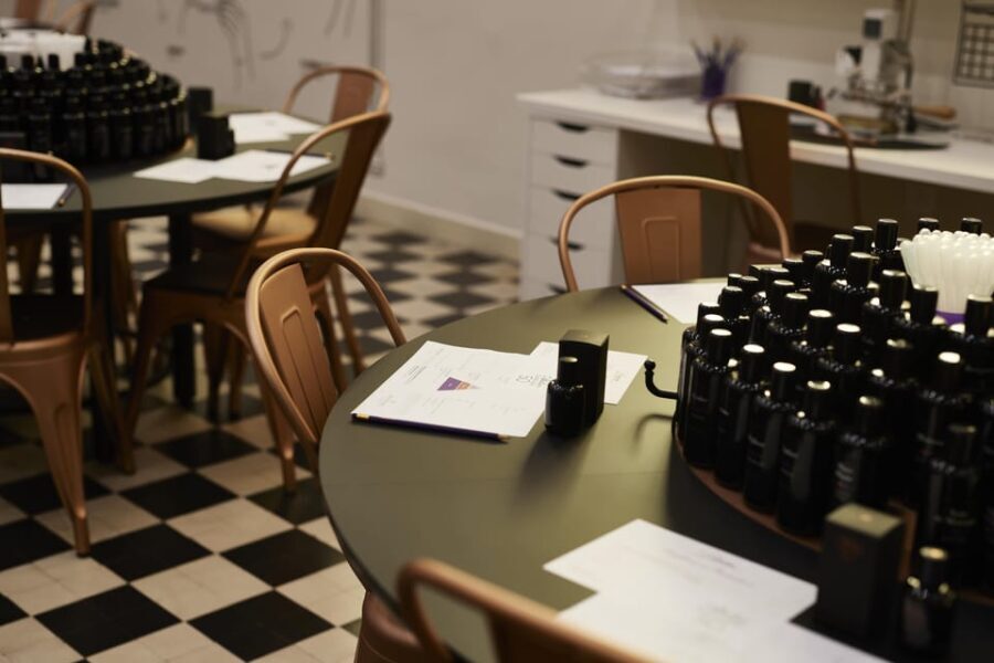 Interactive Online Niche Perfumery Course