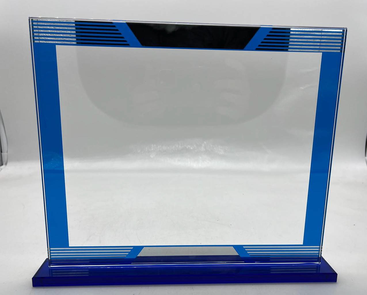 Placa de cristal con marco azul