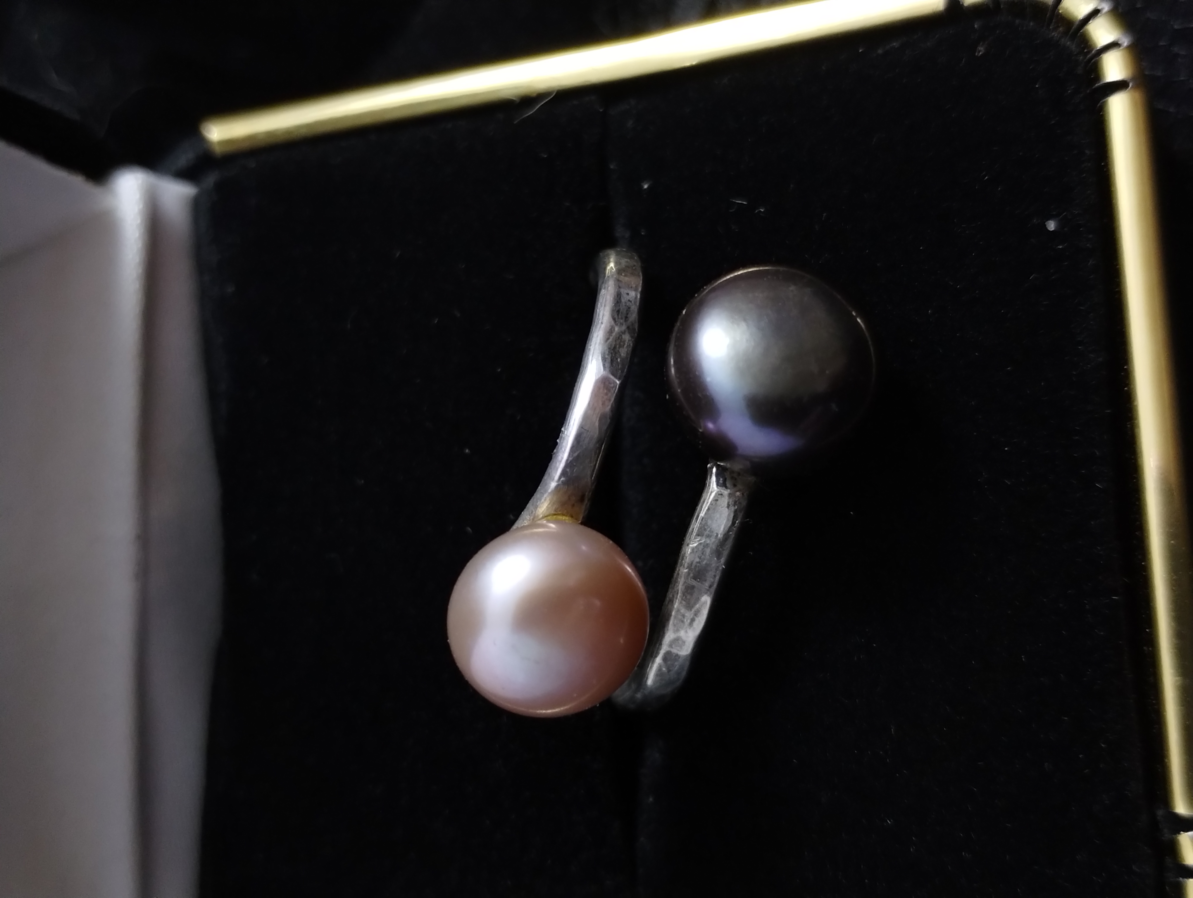 Black and Lavendar Pearl Ring - size 7.5 adjustable