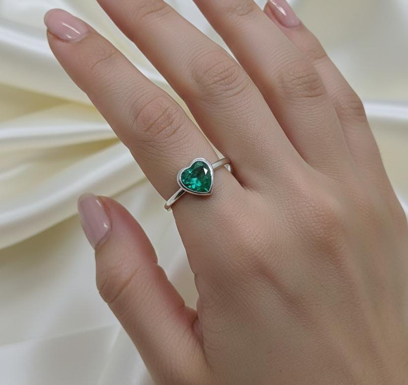 Anel solitário coração verde