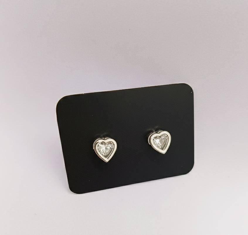 Brincos de coração pequeno