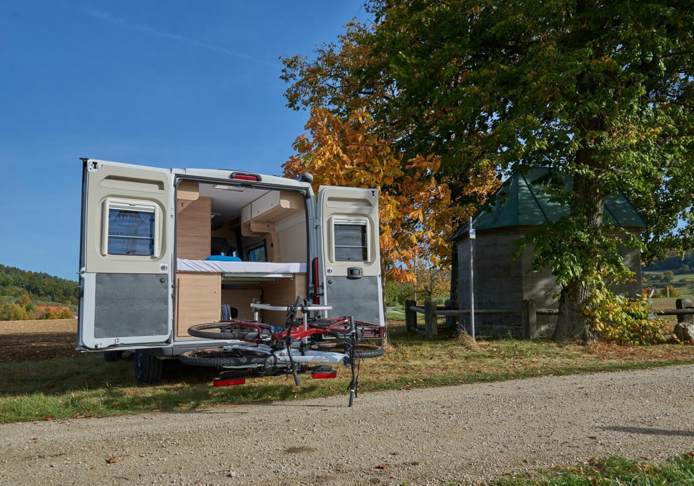 Uebler H31 S90 tilting and folding eBike rack (3 bikes) with reversing sensors