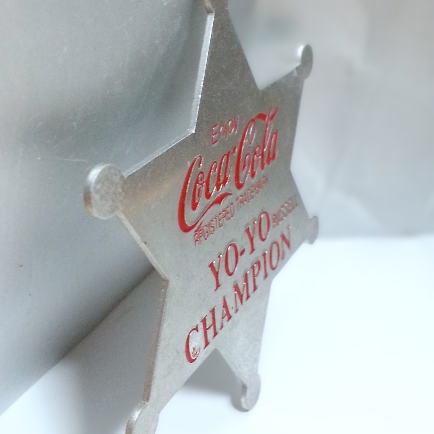 Coca Cola Yo-Yo Russell Champion Metal Star Pin Badge - 80s Yoyo Special Edition