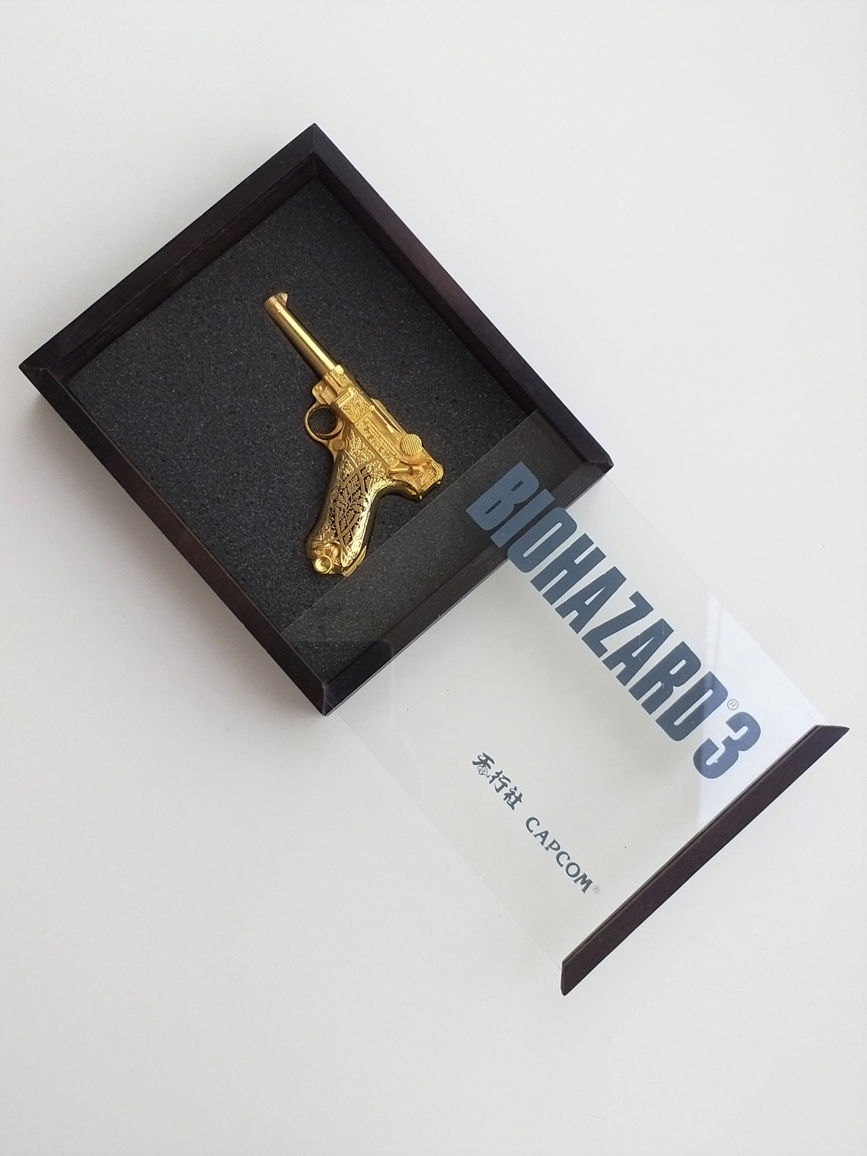 BIOHAZARD 3 Gold Luger w/ Glass Lid Wooden Box - 1999 Capcom Resident Evil Hong Kong Comics