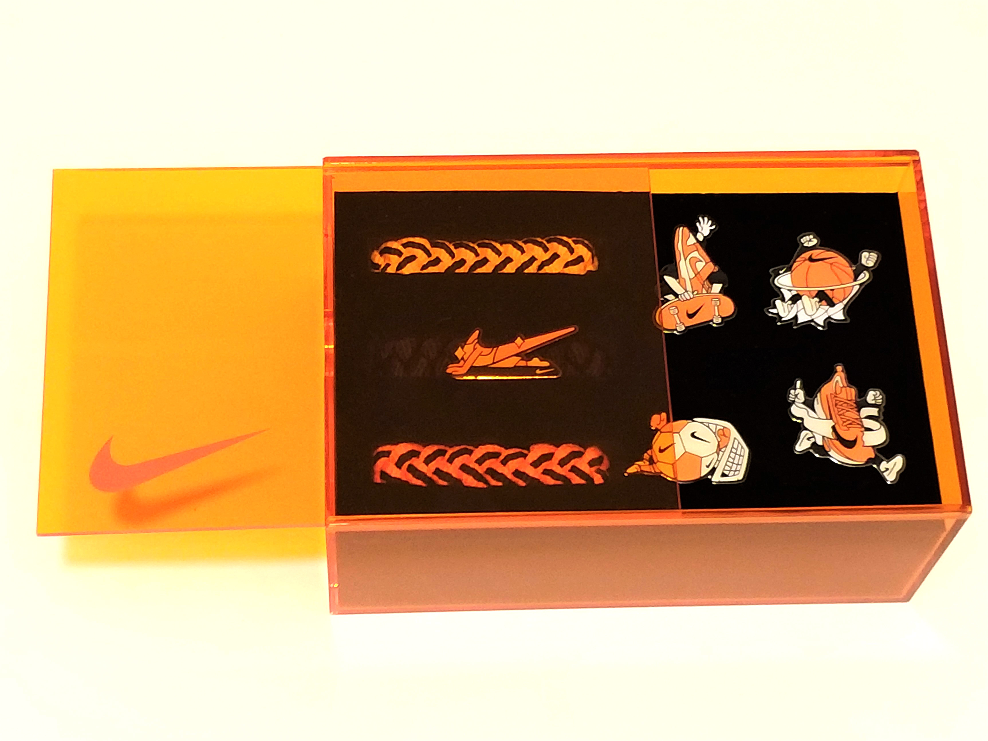 Nike Shoelace Charms & Nylon Braided Bracelets Set w/ Acrylic Display Box - 2021 Brand New