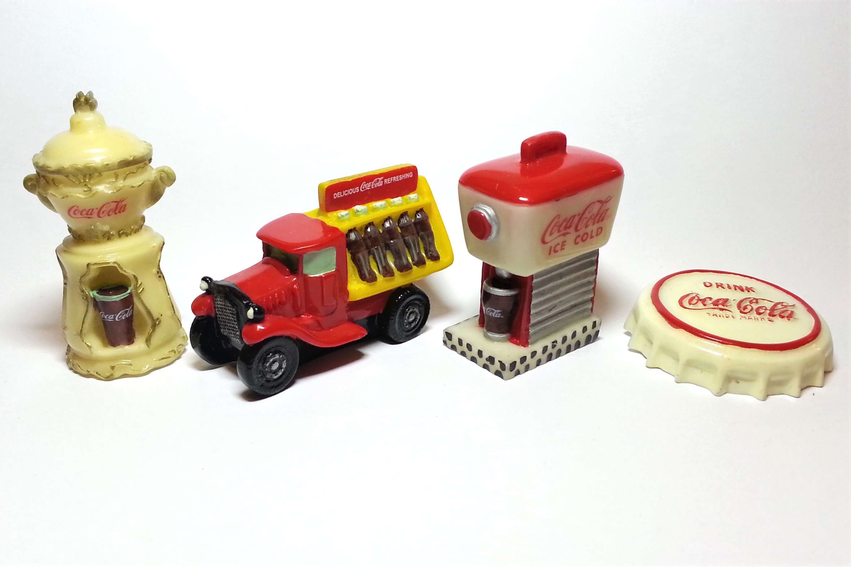 Coca Cola 2001 Christmas Collectible Mini Figure Set Of 16