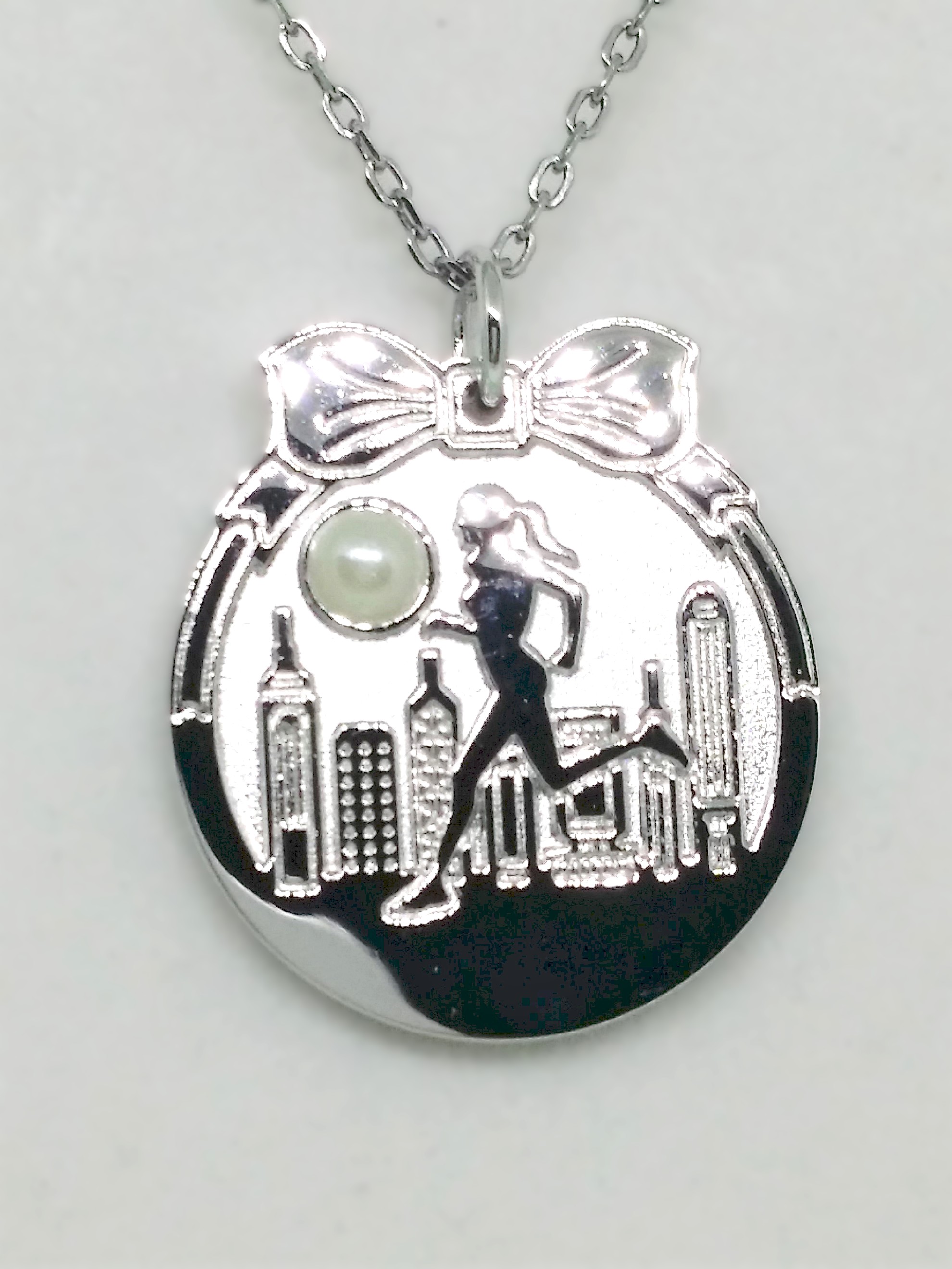 Nike WE RUN HKG 2015 Finisher's Faux Pearl Pendant Necklace New In Box