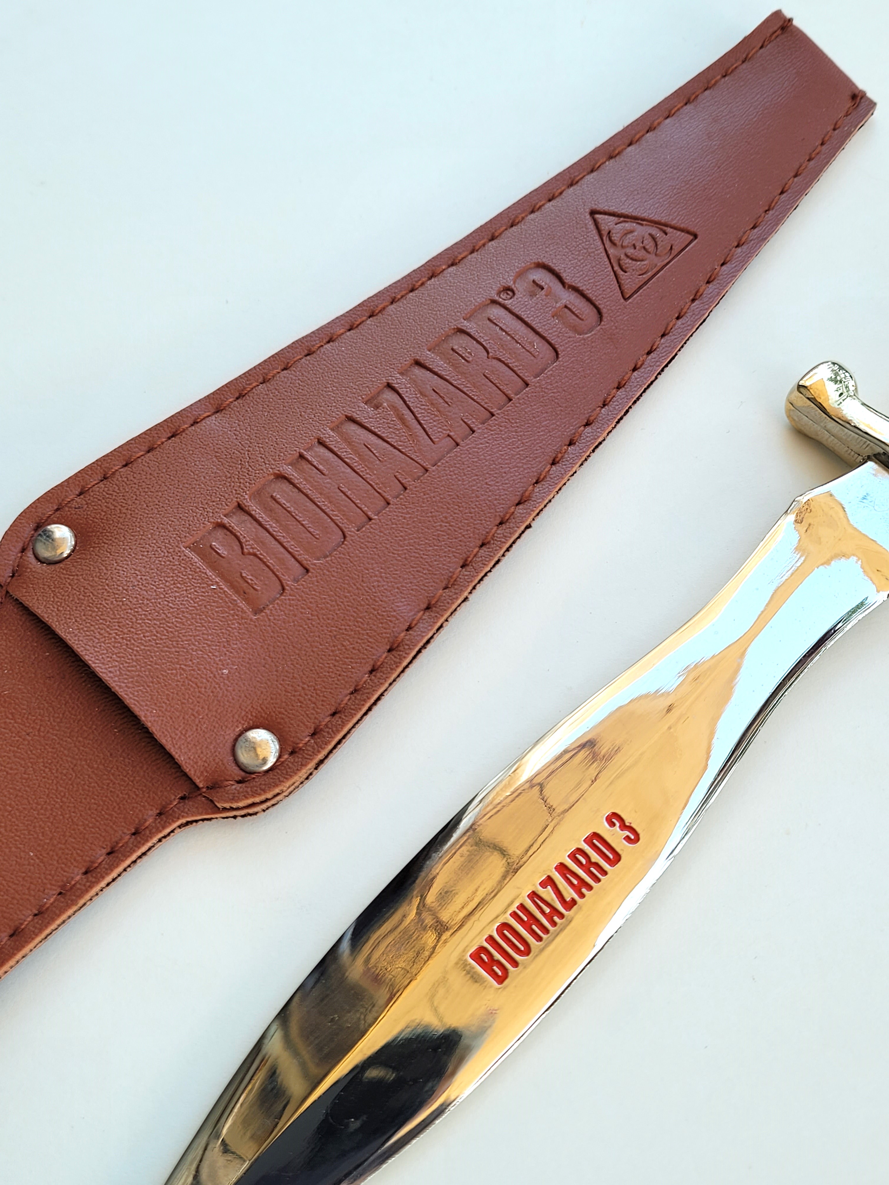 BIOHAZARD 3 Letter Opener Replica Dagger (Gold) w/ Leather Sheath - 1999 Capcom Resident Evil Hong Kong Comics