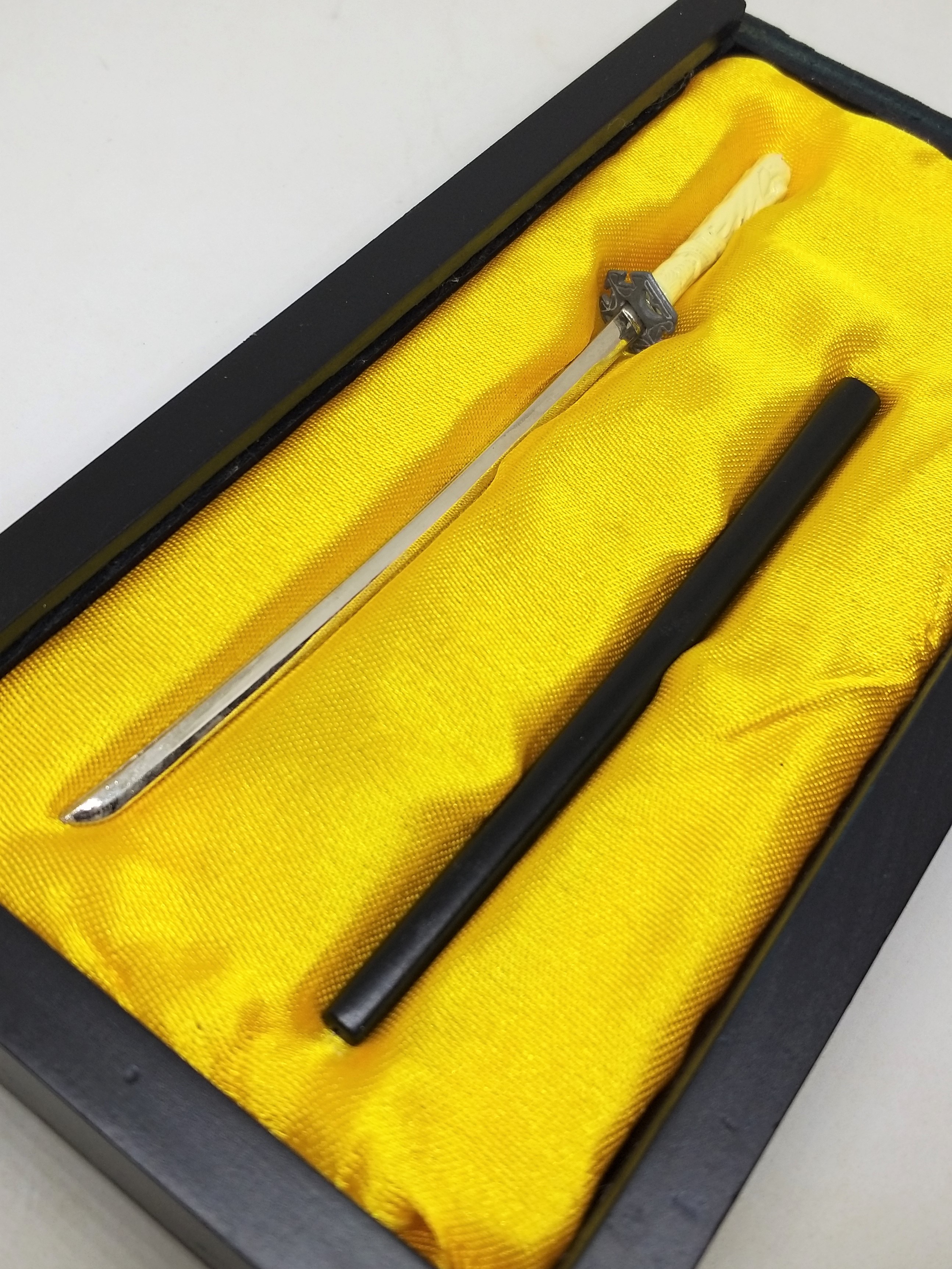 The King Of Fighters Sword of Kusanagi w/ Glass Lid Wooden Box - 1999 SNK KOF Hong Kong Comics