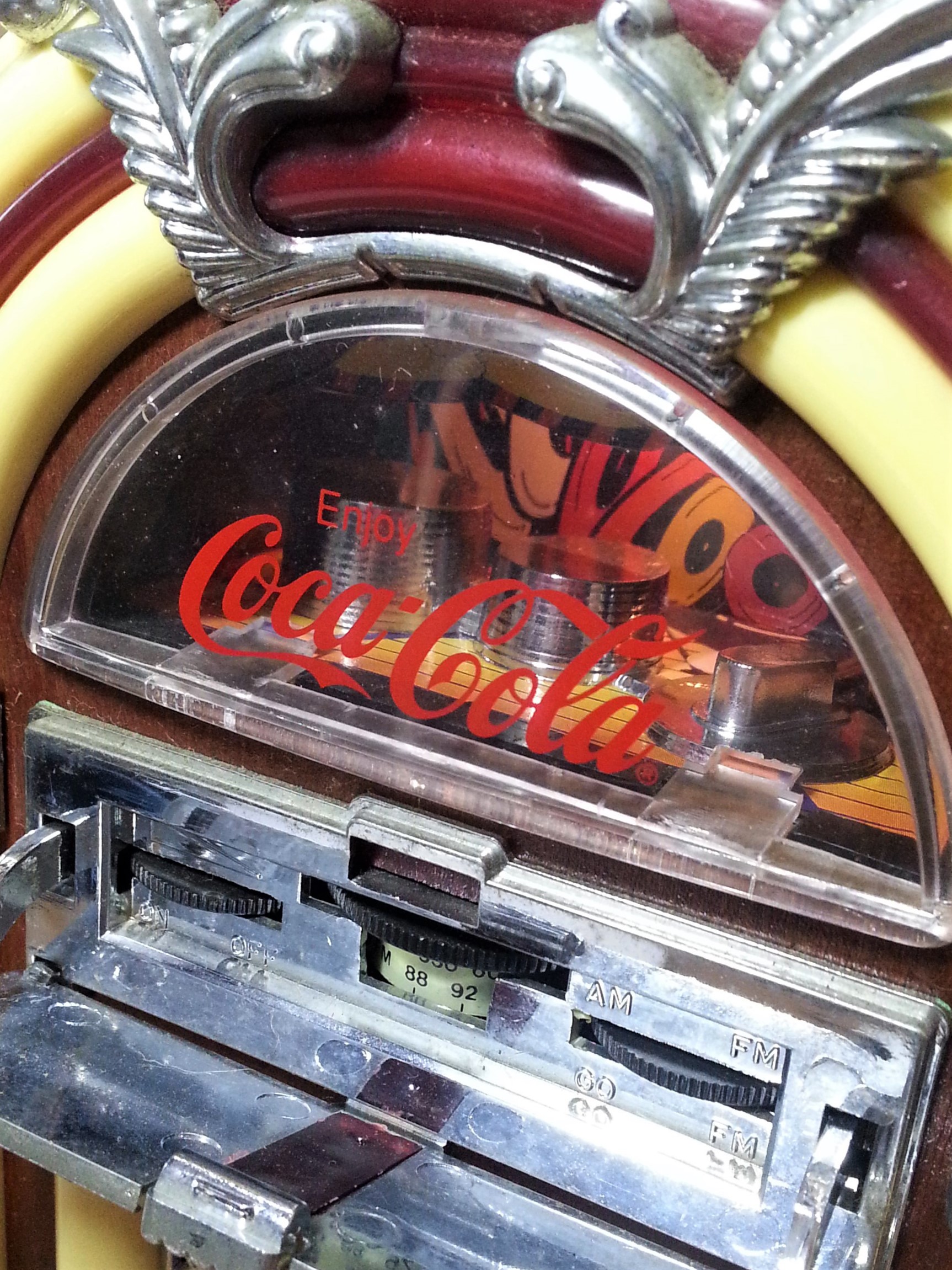 Coca Cola Wooden Portable Jukebox 8" AM/FM Radio - Vintage 1985