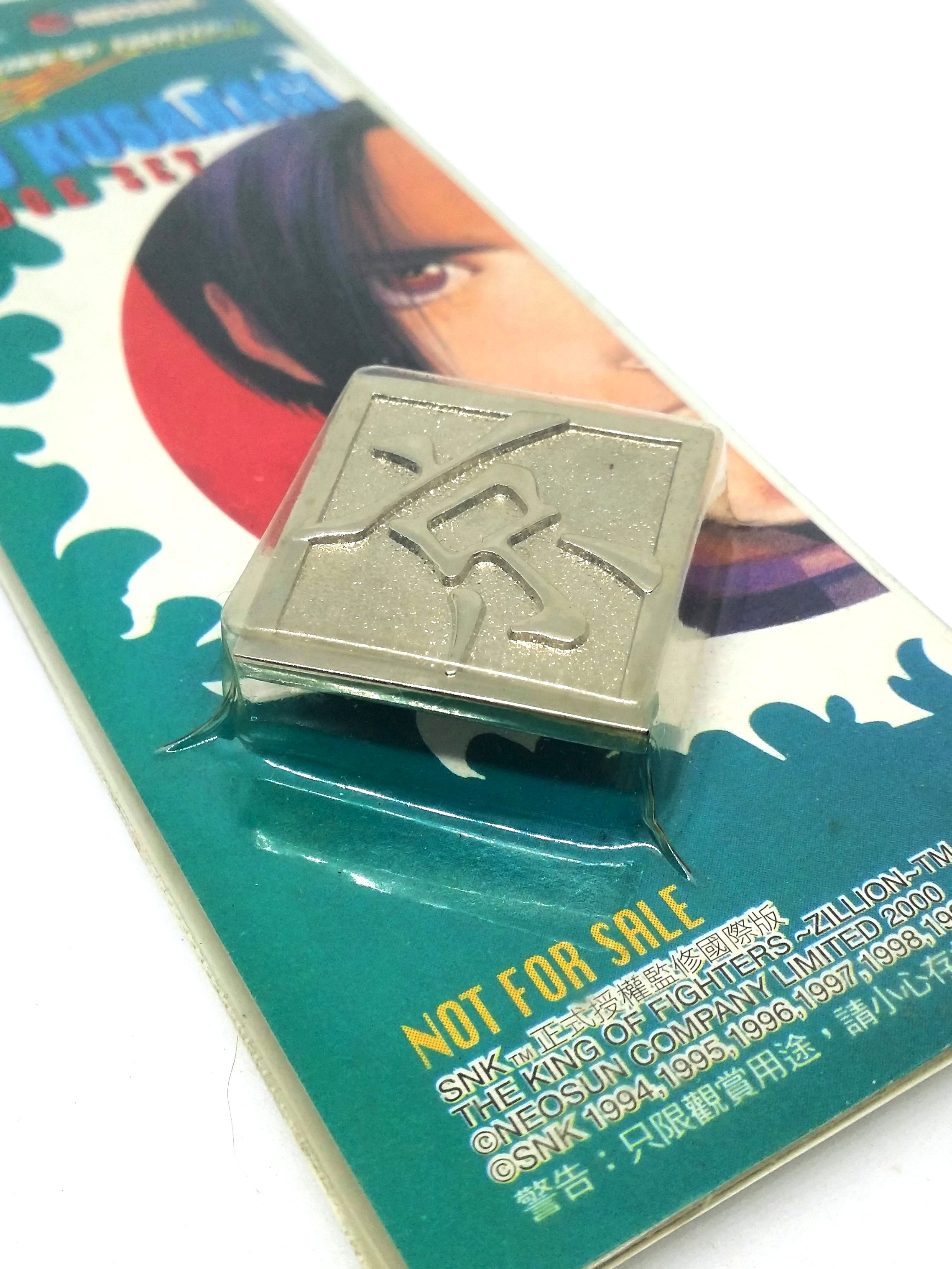 The King Of Fighters Zillion Kyo Metal Pin Badge - 2000 SNK KOFZ Hong Kong Comics