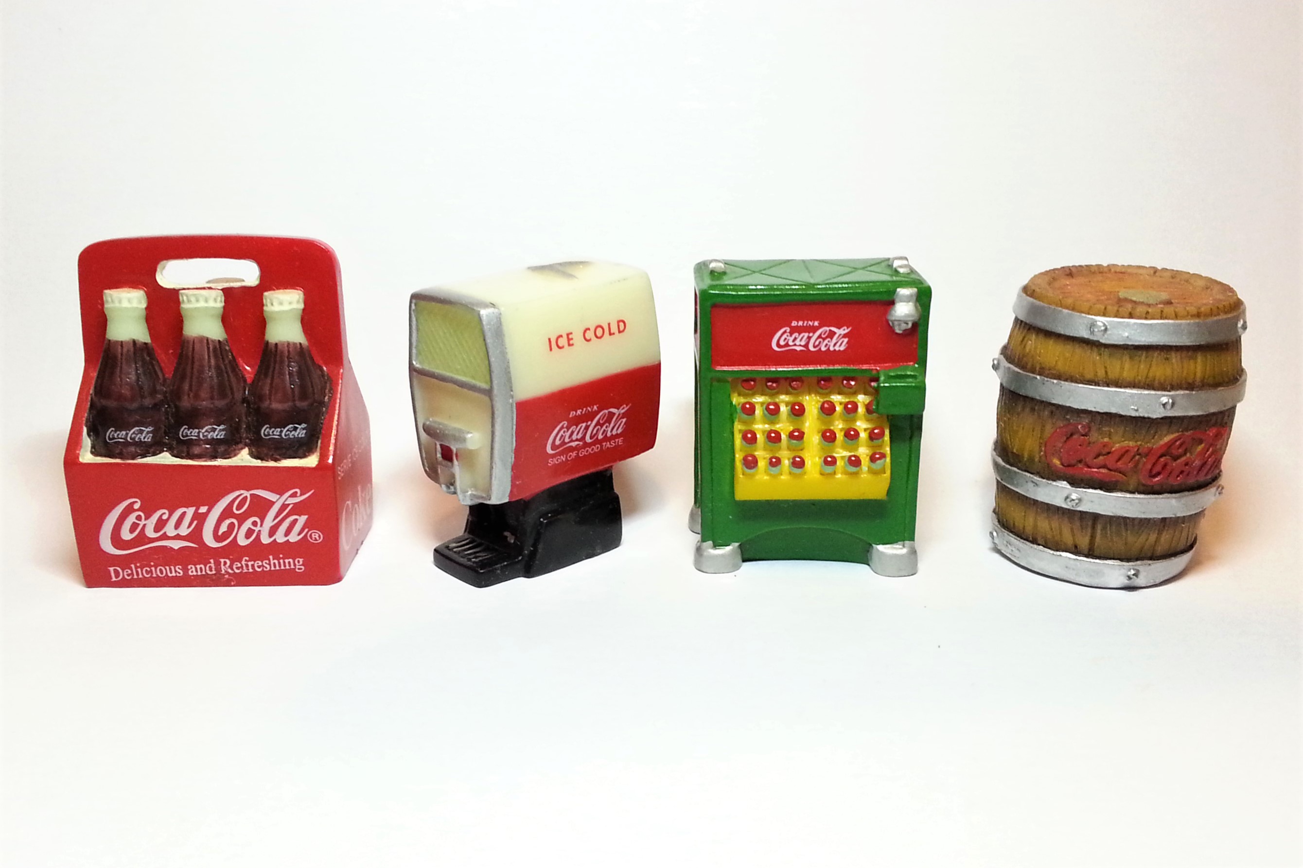 Coca Cola 2001 Christmas Collectible Mini Figure Set Of 16