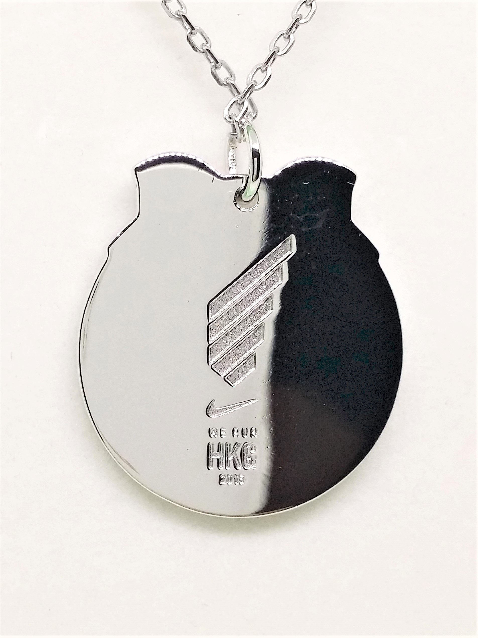 Nike WE RUN HKG 2015 Finisher's Faux Pearl Pendant Necklace New In Box