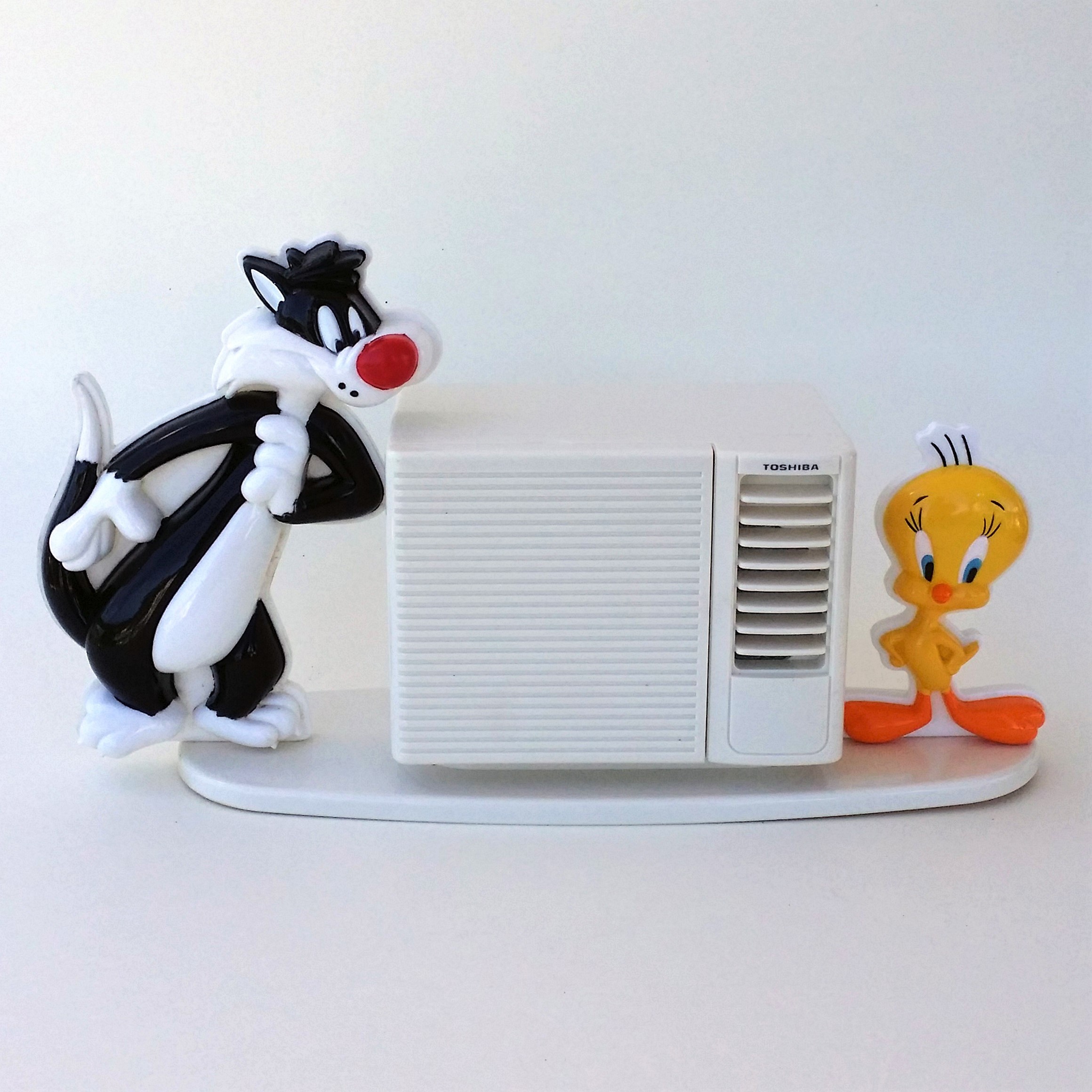 Toshiba x Looney Tunes AM/FM Radio - Tweety And ‎Sylvester w/ Air Conditioner VTG NFS