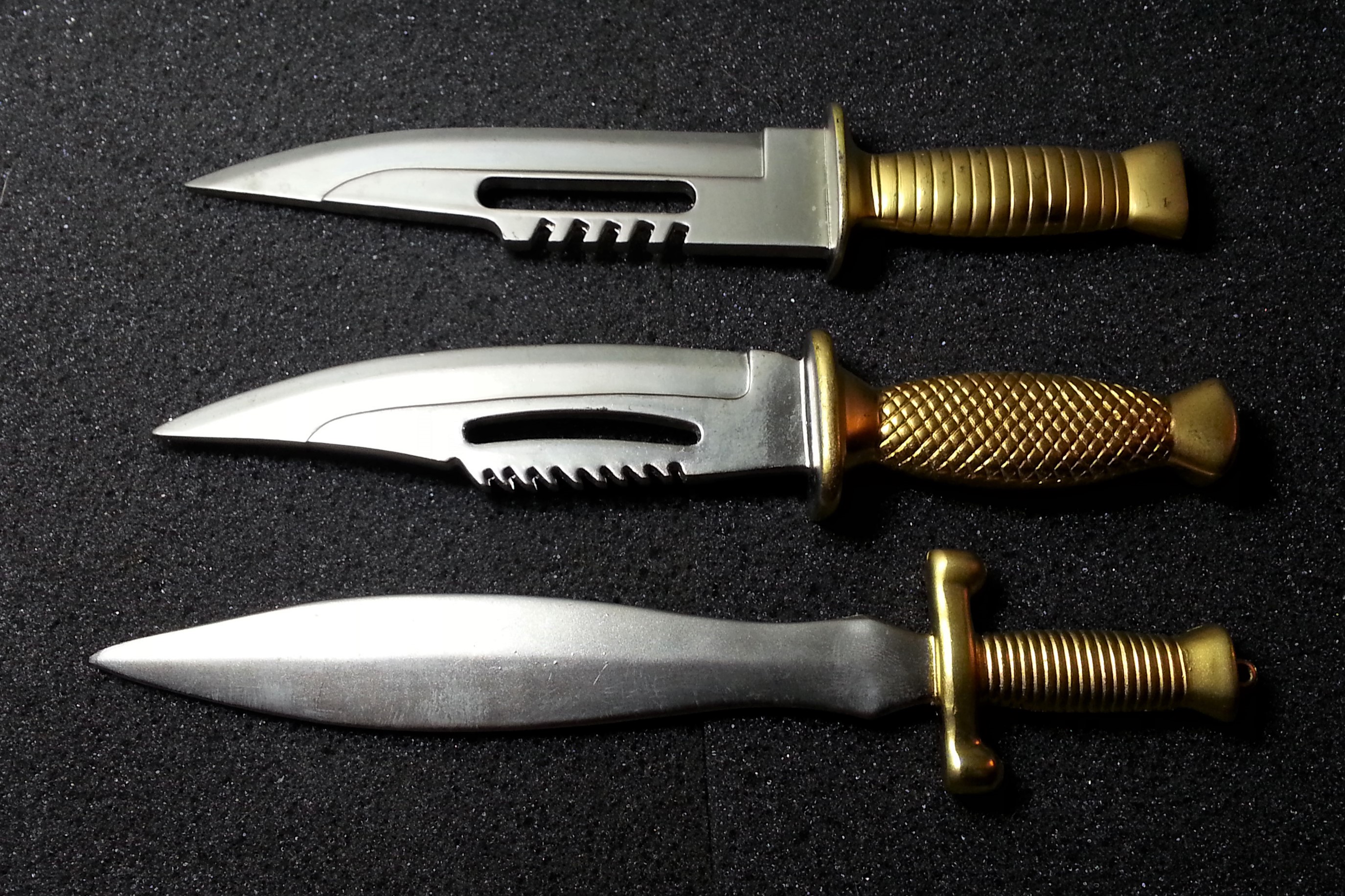 BIOHAZARD 1/2/3 Dagger & Knives w/ Glass Lid Wooden Box - 1999 Capcom Resident Evil Hong Kong Comics