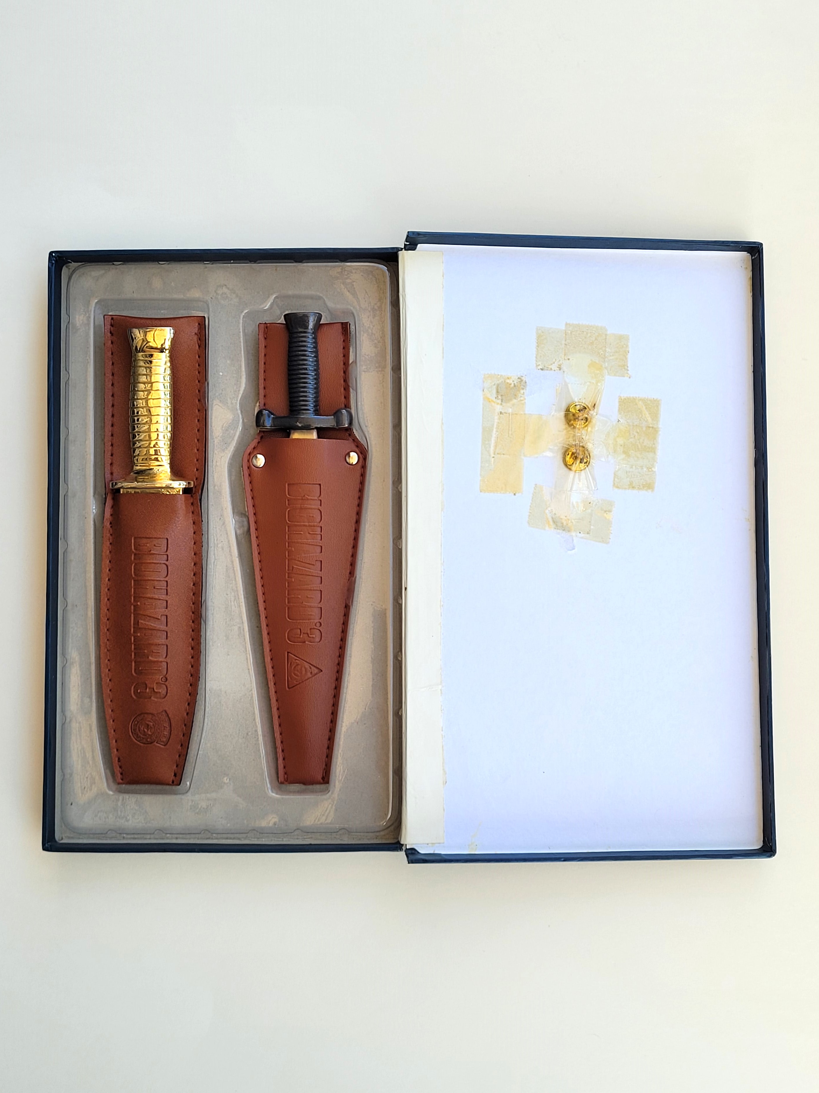 BIOHAZARD 3 Letter Openers Bronze Dagger & Gold Knife Box Set - 1999 Capcom Resident Evil Hong Kong Comics