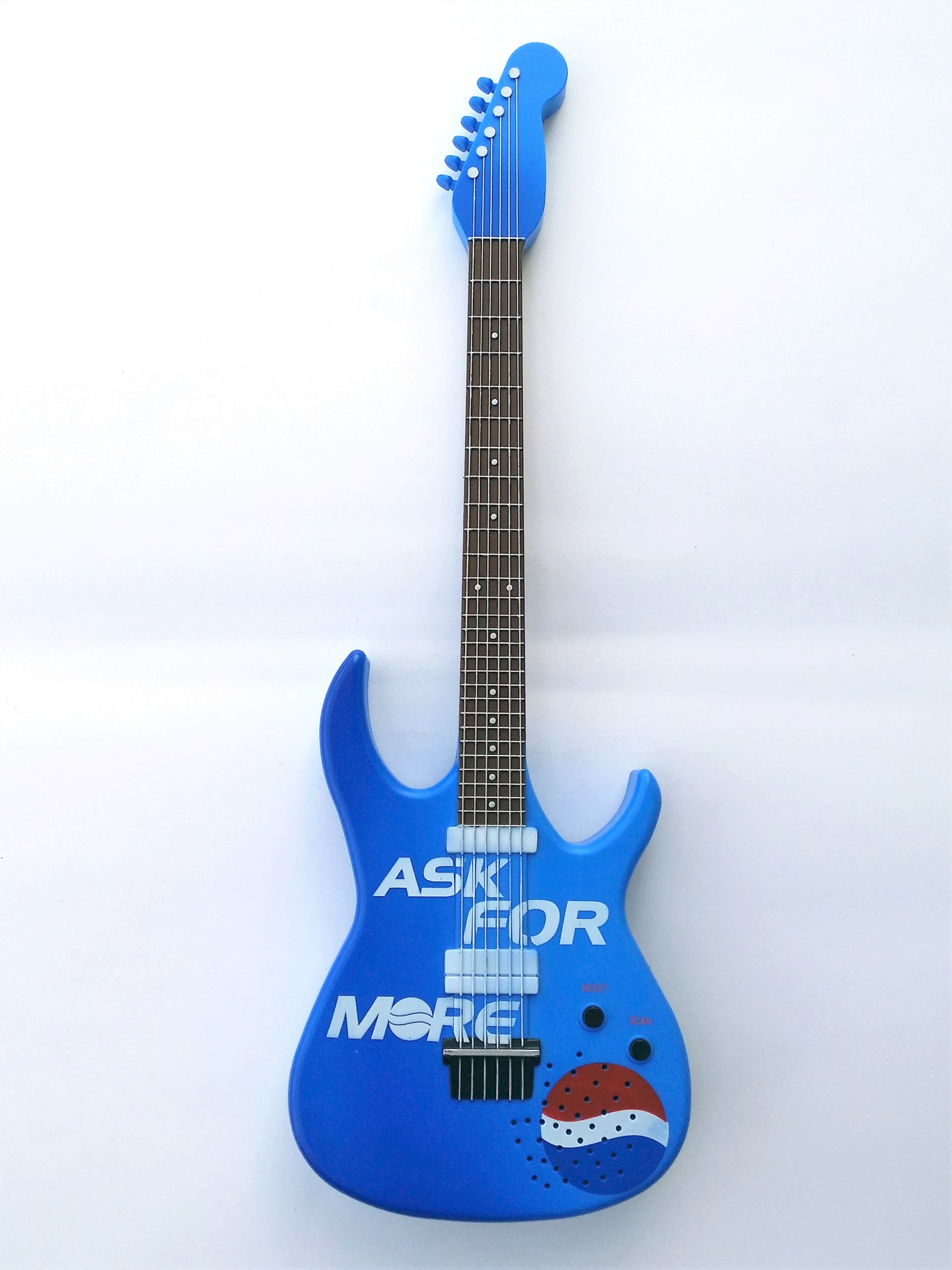 Pepsi ASK FOR MORE Guitar Shaped Auto Scan Radio 33.5cm - 2000s Limited Edition NIB