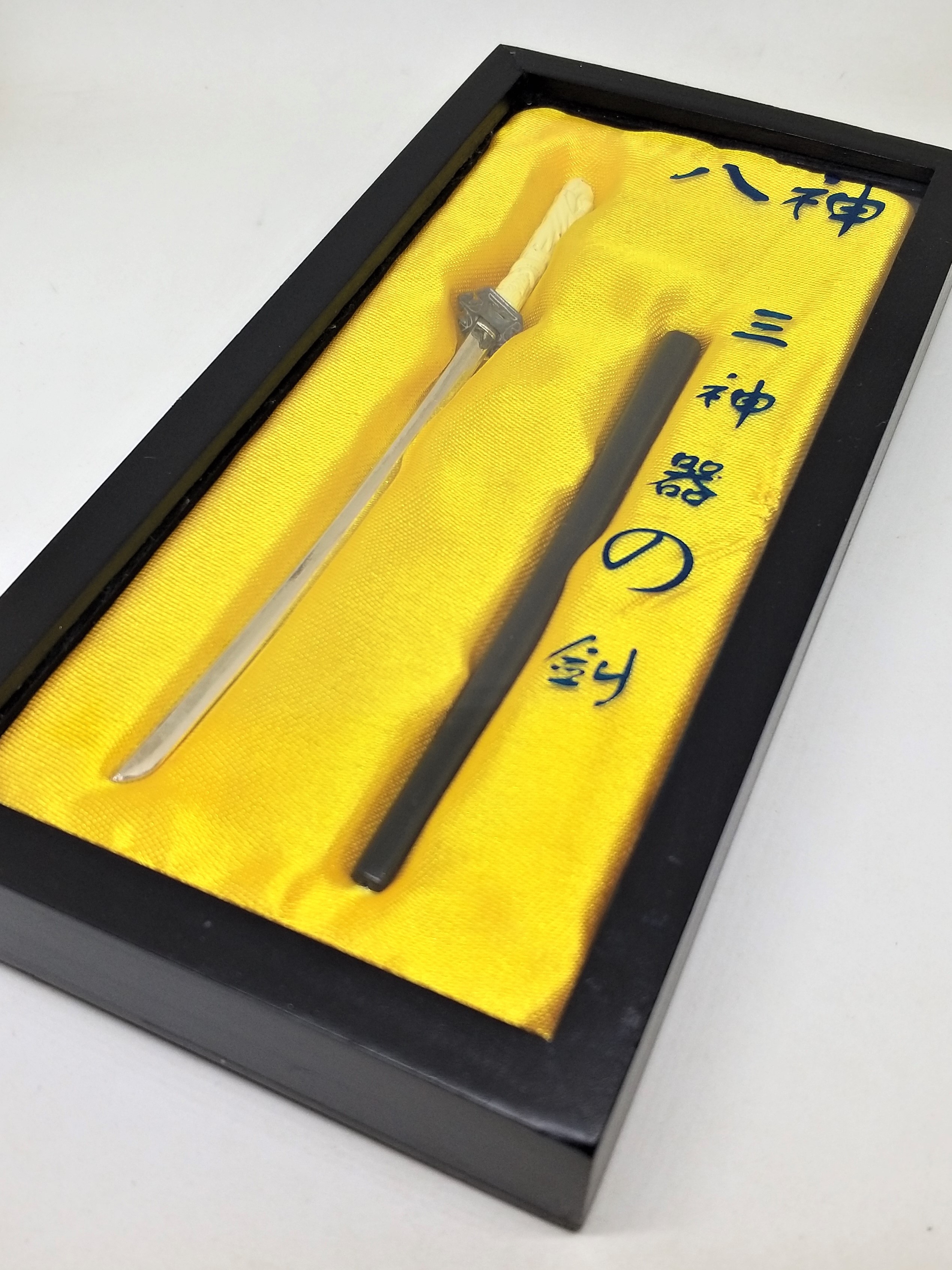 The King Of Fighters Sword of Kusanagi w/ Glass Lid Wooden Box - 1999 SNK KOF Hong Kong Comics