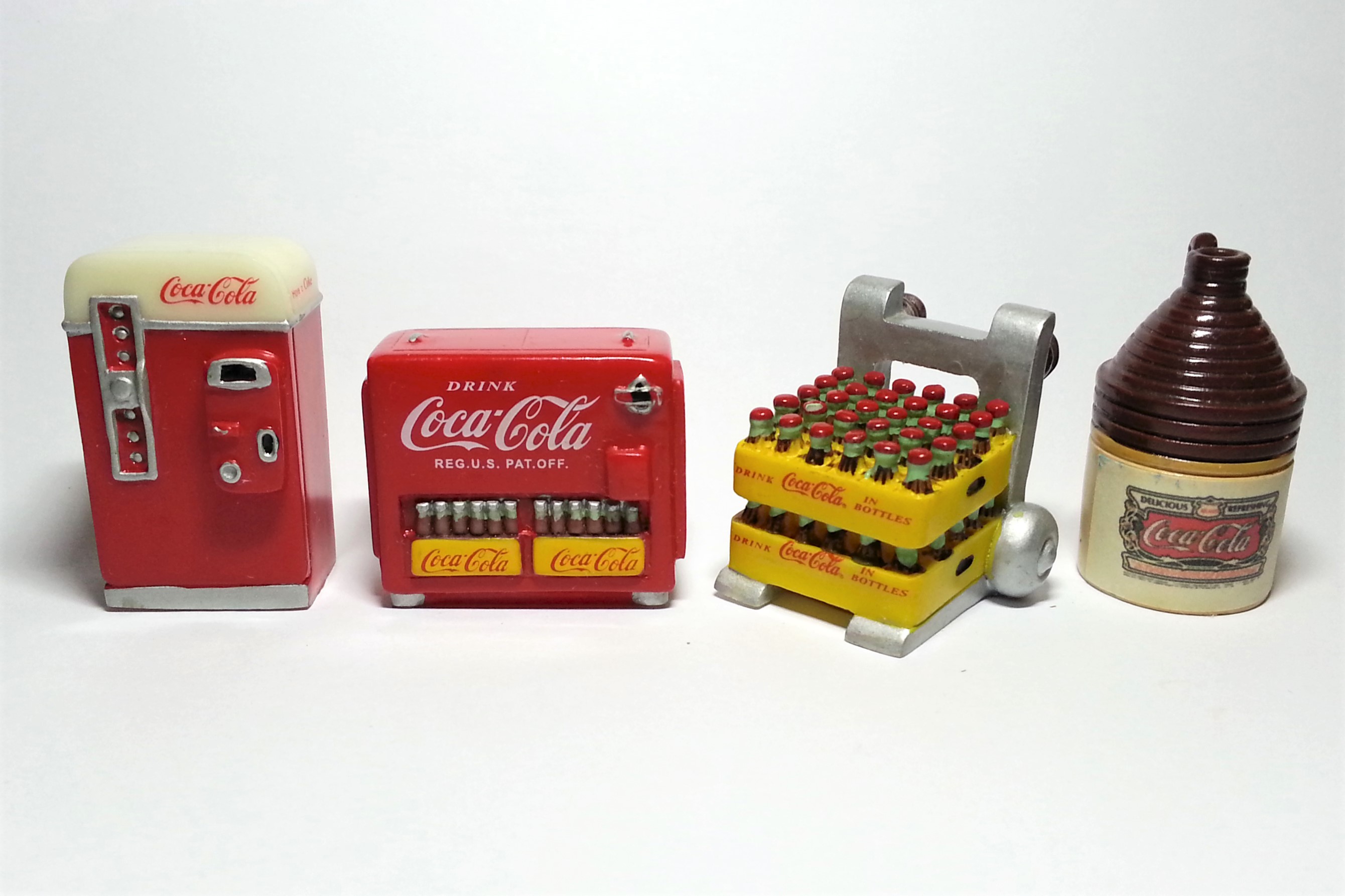 Coca Cola 2001 Christmas Collectible Mini Figure Set Of 16