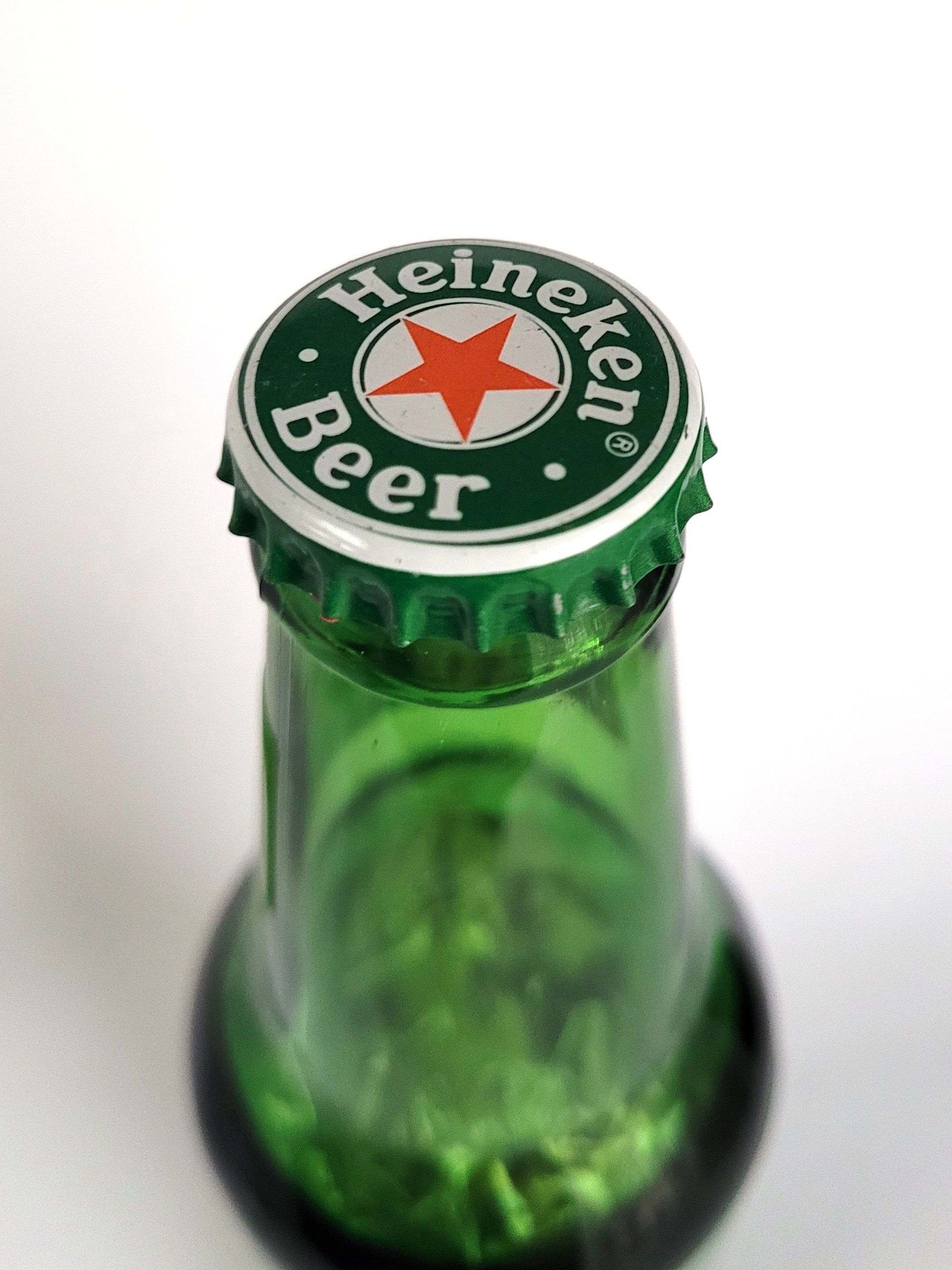Heineken Beer Jigsaw Puzzle (Great Wall) in Bottle-Shaped Plastic Container