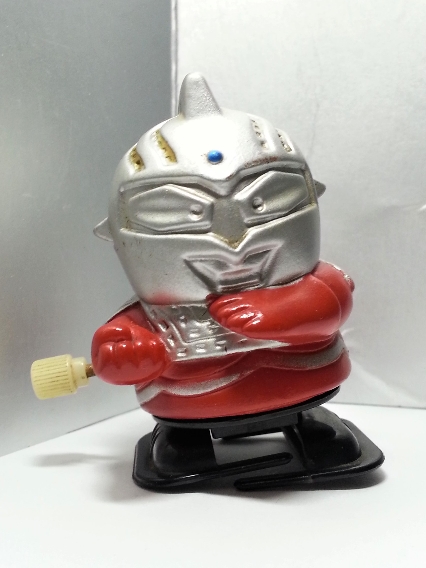 Ultraman Ultra-Seven Plastic Wind-Up Walking Toy - 90s Japanese Anime